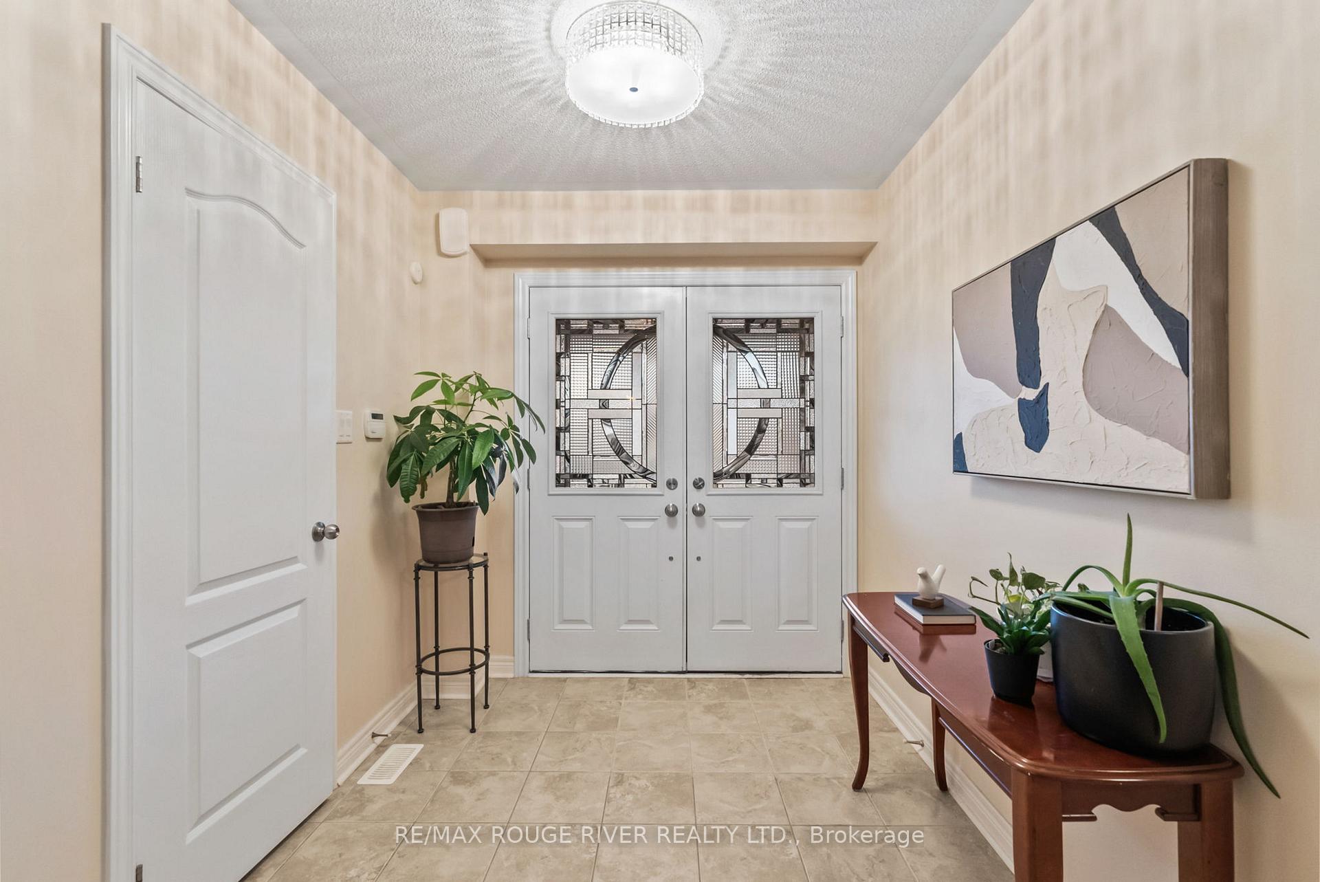 Photo 2 of 1268 Salmers Drive, Oshawa, Taunton — HOMEH