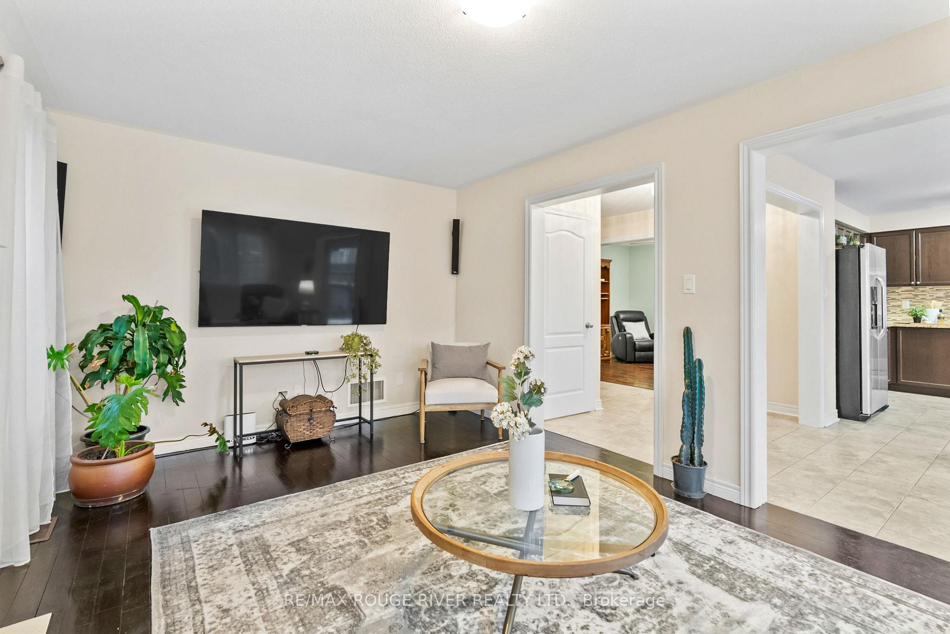 Photo 12 of 1268 Salmers Drive, Oshawa, Taunton — HOMEH