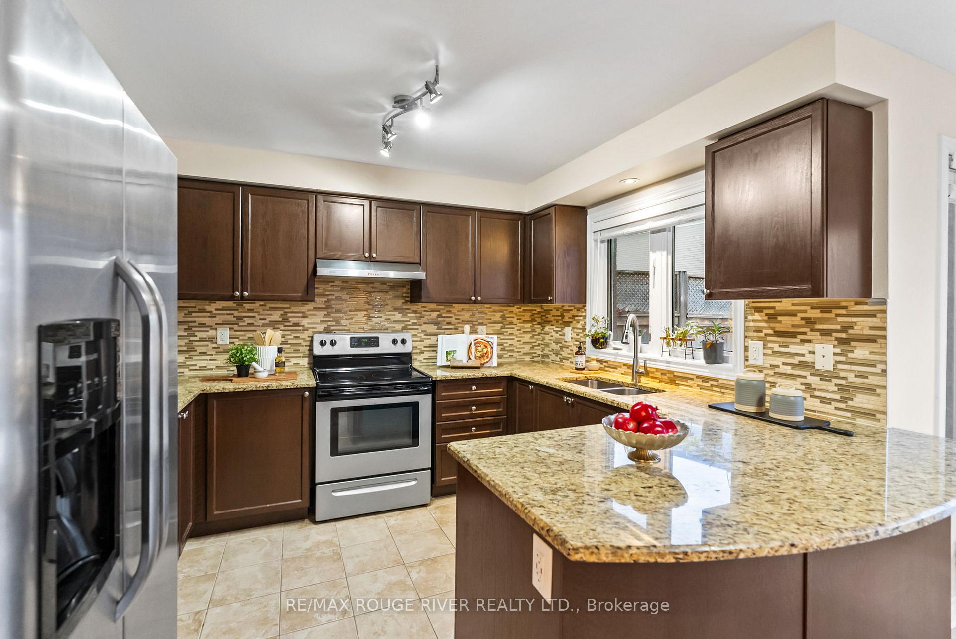 Photo 16 of 1268 Salmers Drive, Oshawa, Taunton — HOMEH
