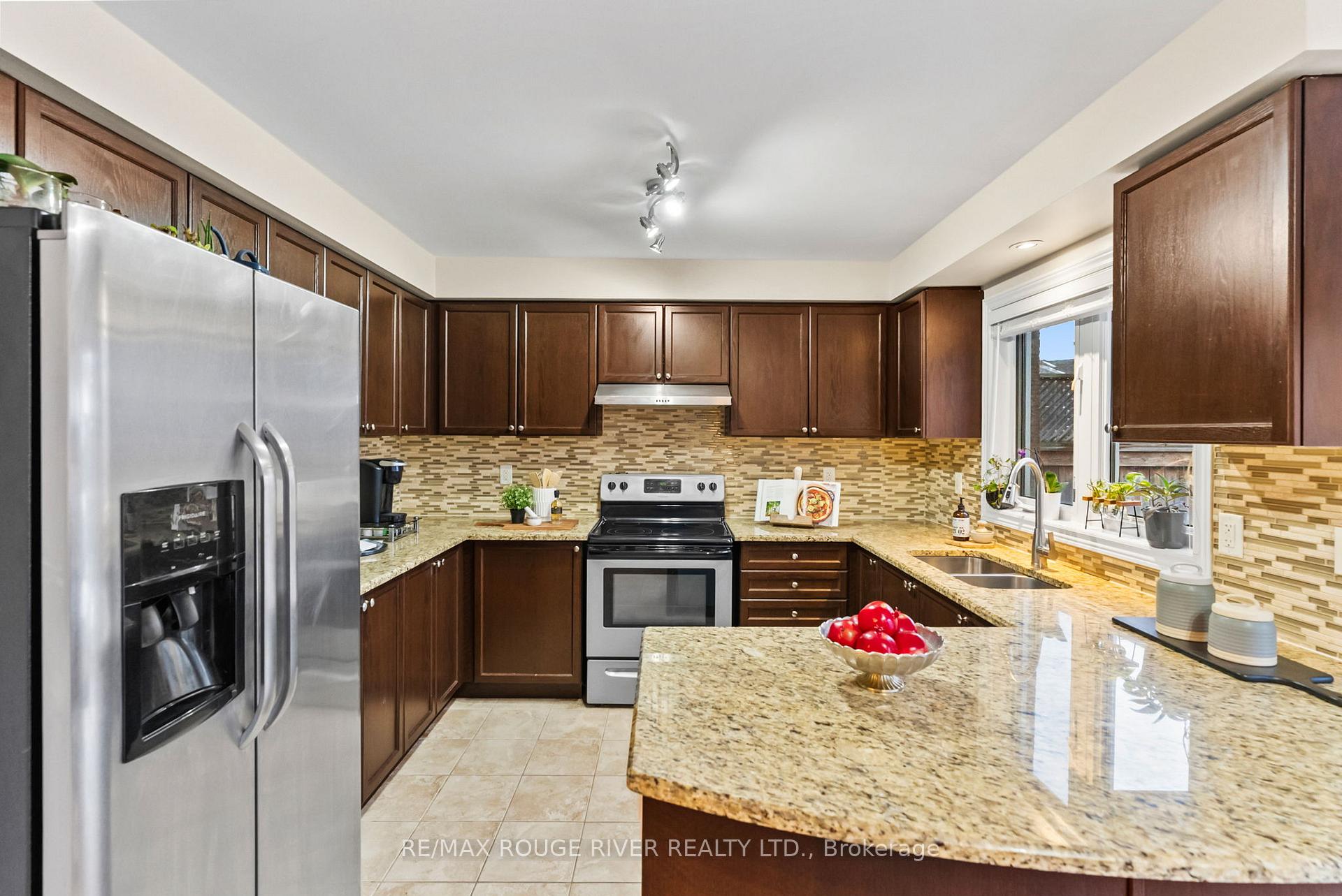 Photo 17 of 1268 Salmers Drive, Oshawa, Taunton — HOMEH
