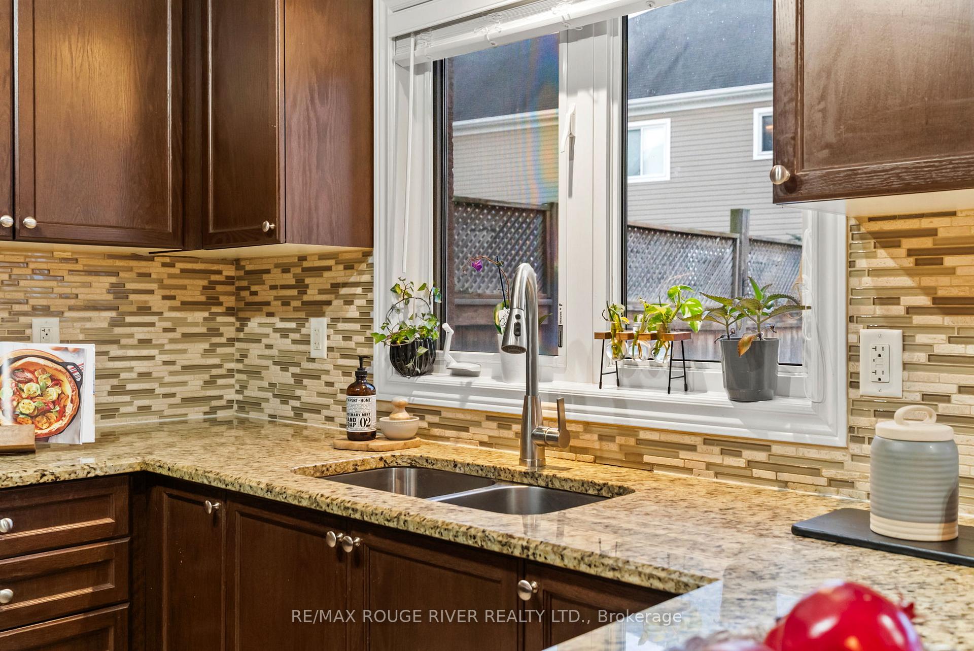 Photo 18 of 1268 Salmers Drive, Oshawa, Taunton — HOMEH
