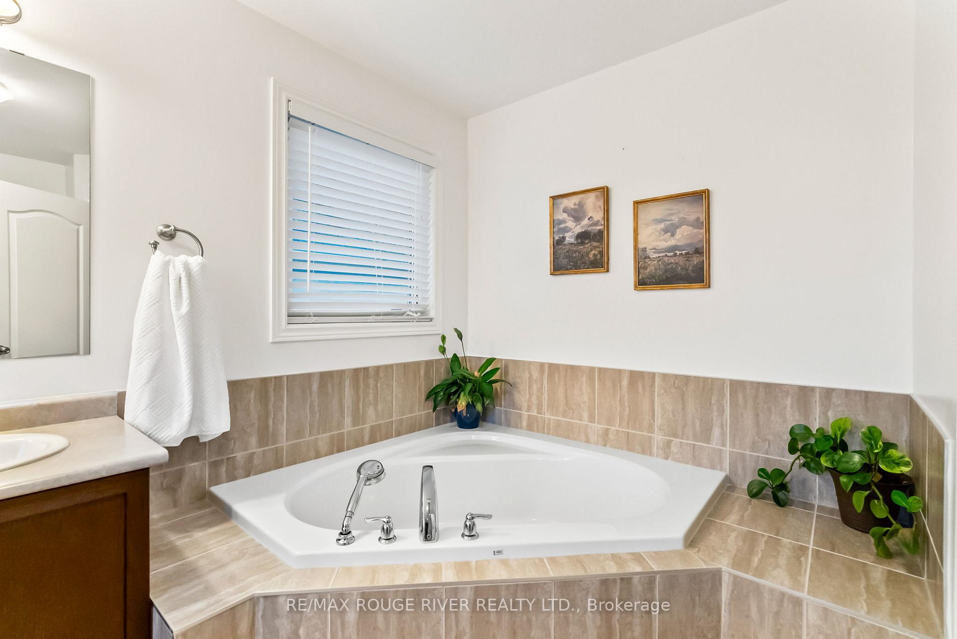 Photo 26 of 1268 Salmers Drive, Oshawa, Taunton — HOMEH