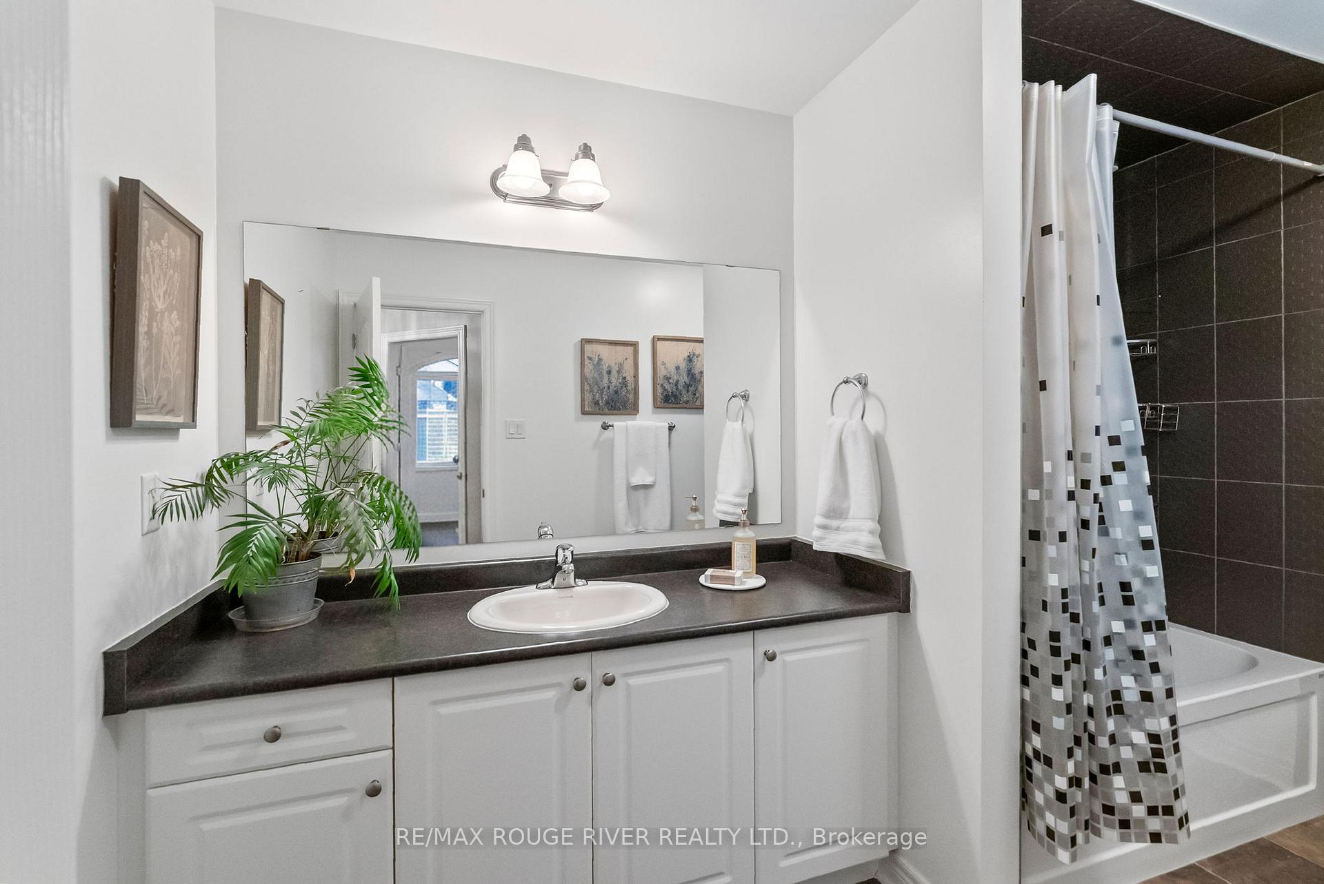 Photo 33 of 1268 Salmers Drive, Oshawa, Taunton — HOMEH