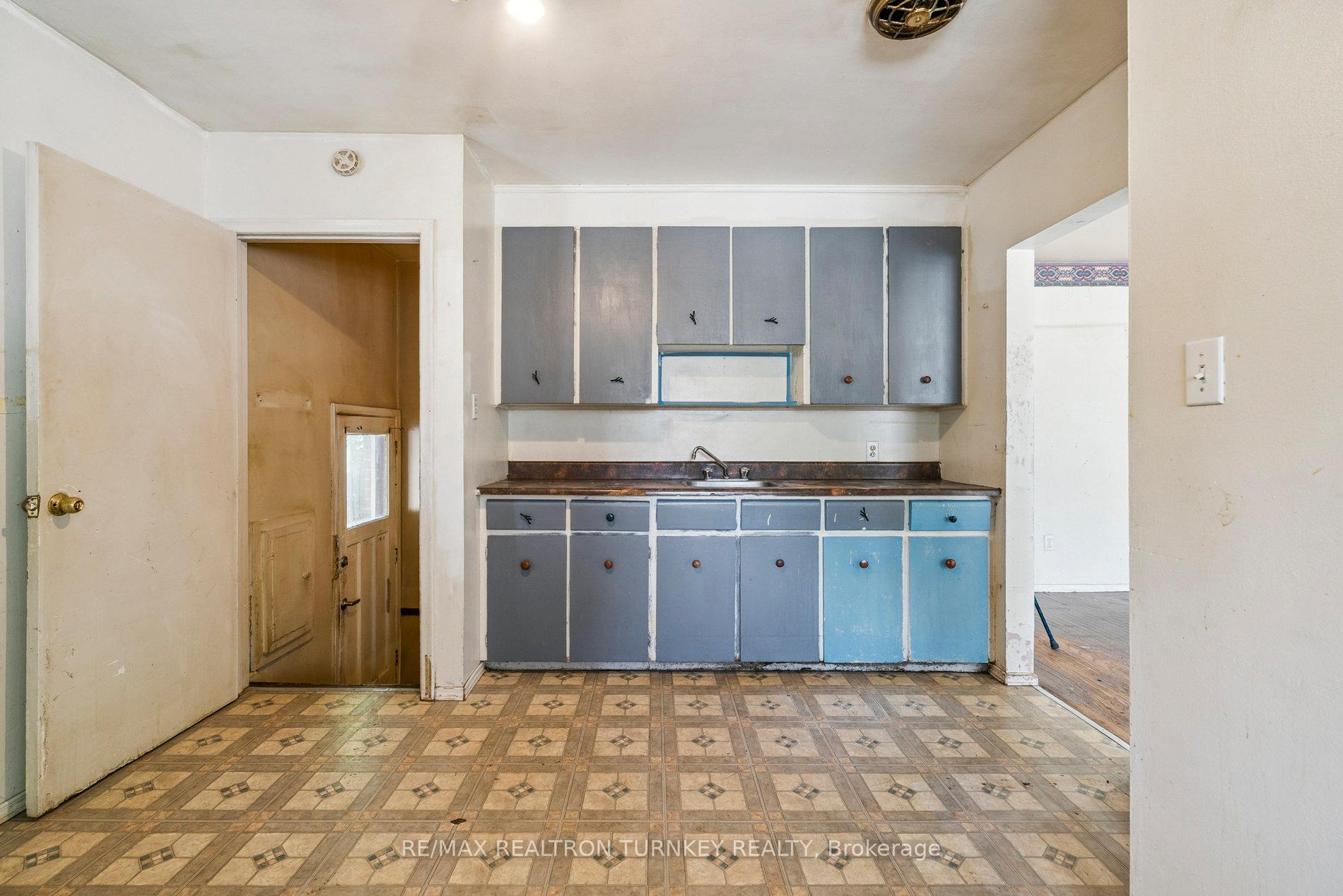 Photo 11 of 176 Cherrywood Drive, Newmarket, Bristol-London — HOMEH