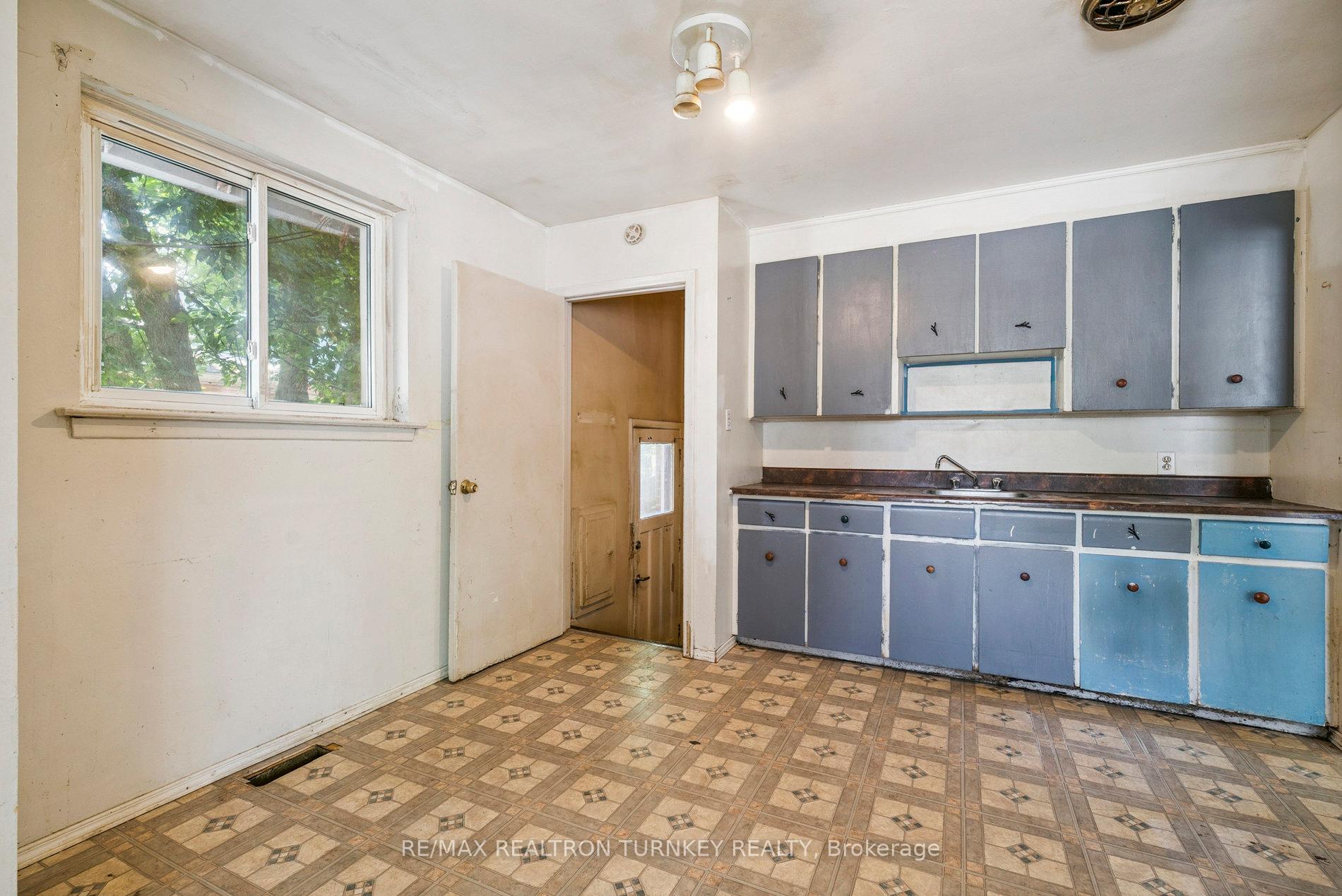 Photo 12 of 176 Cherrywood Drive, Newmarket, Bristol-London — HOMEH