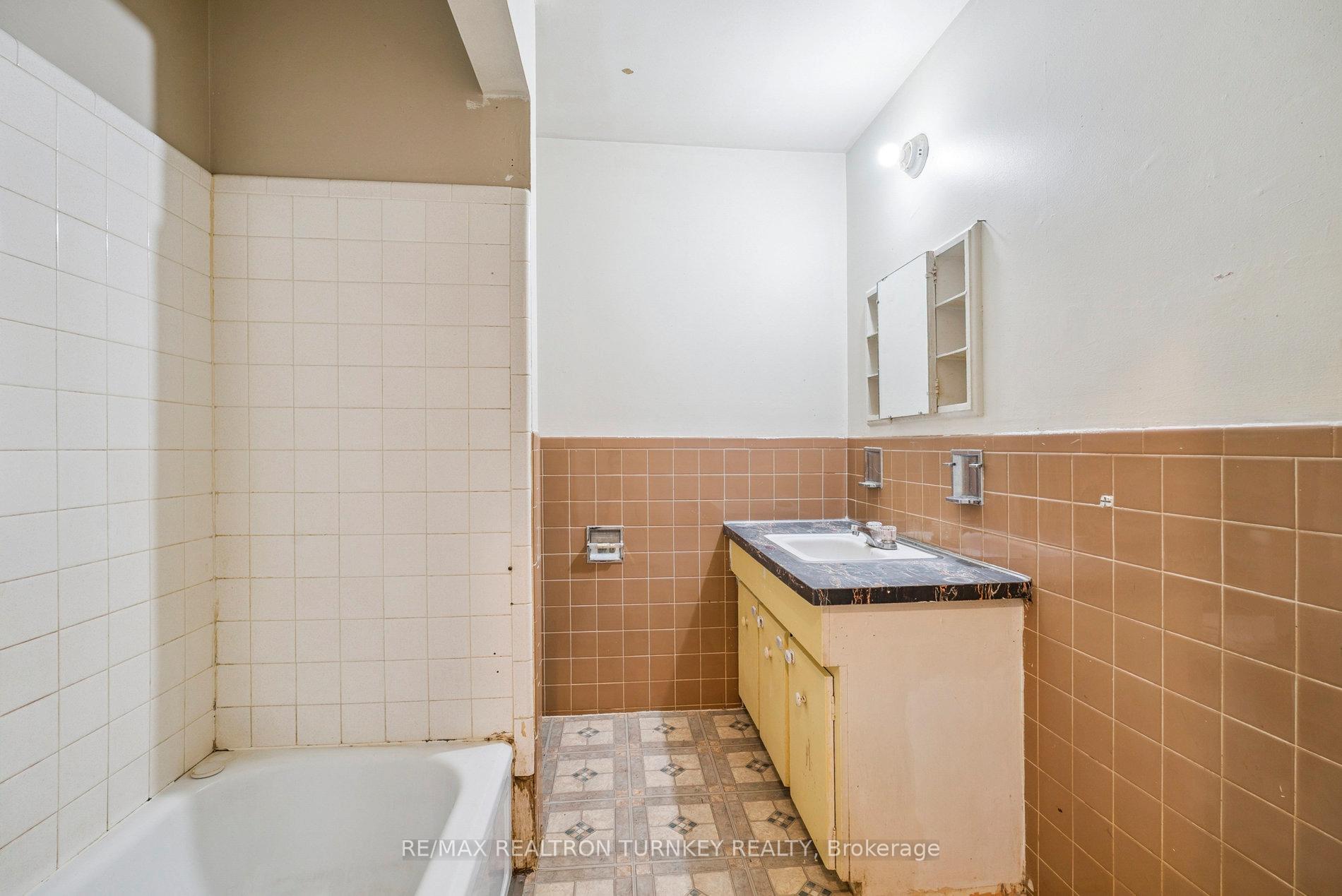 Photo 19 of 176 Cherrywood Drive, Newmarket, Bristol-London — HOMEH
