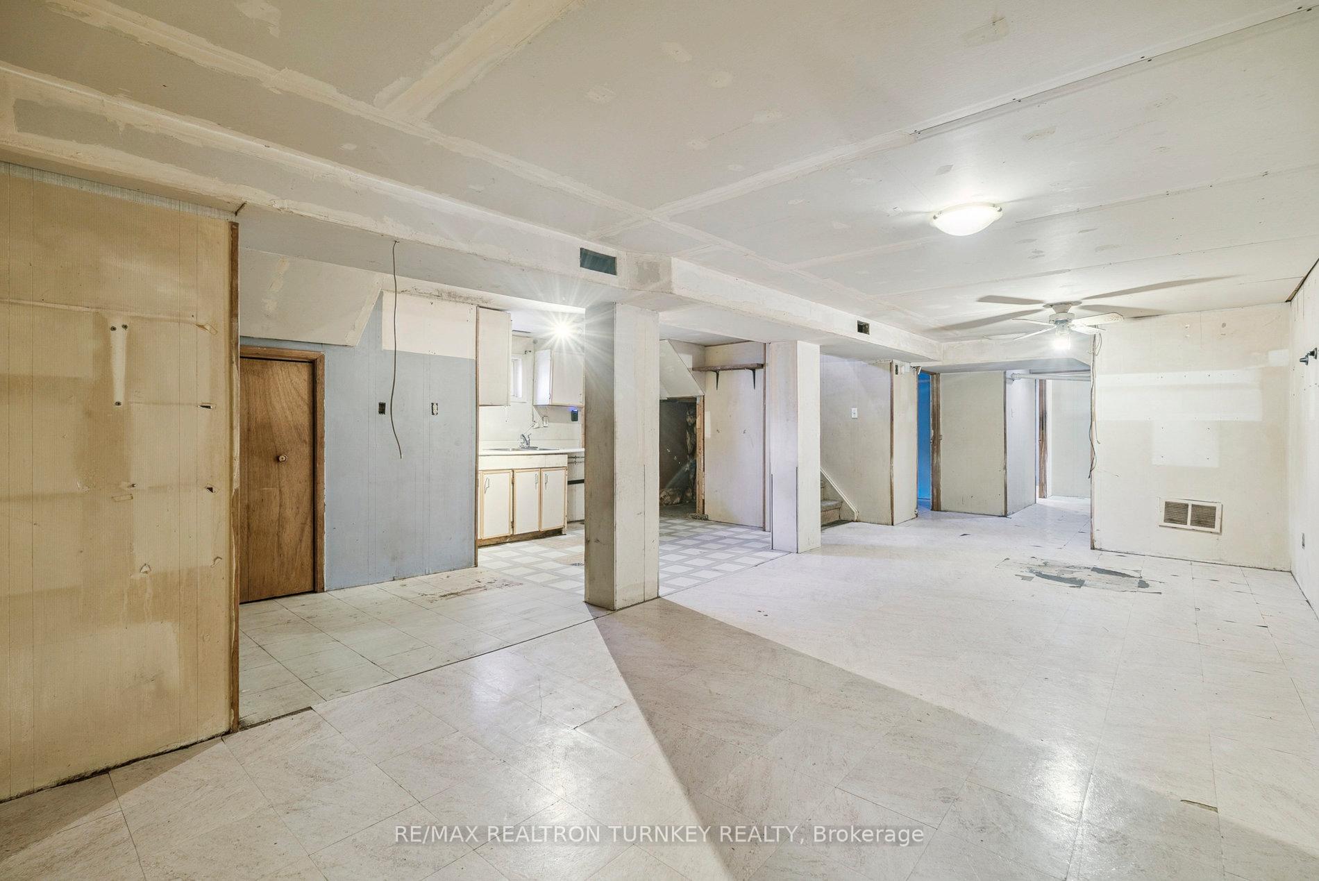 Photo 23 of 176 Cherrywood Drive, Newmarket, Bristol-London — HOMEH