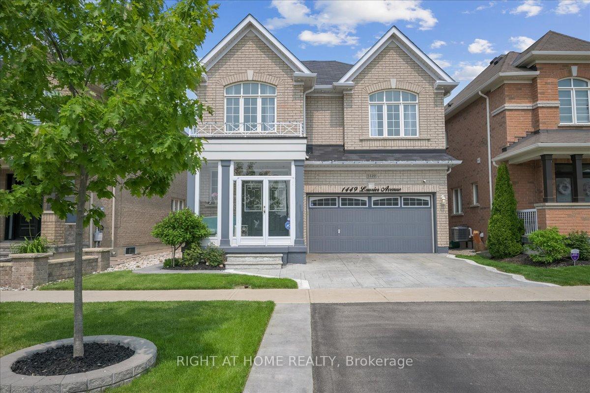 Front of 1449 Laurier Avenue