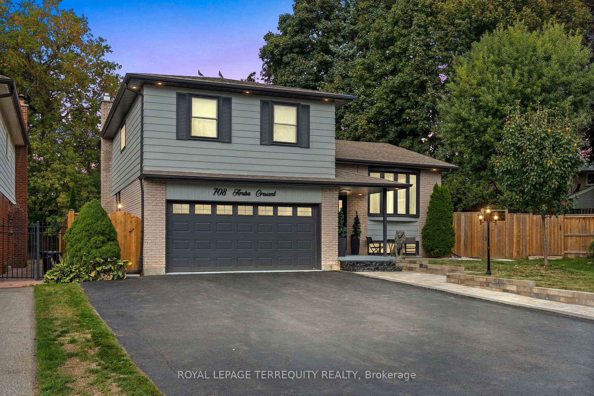 Photo 2 of 708 Aruba Crescent, Oshawa, Northglen — HOMEH