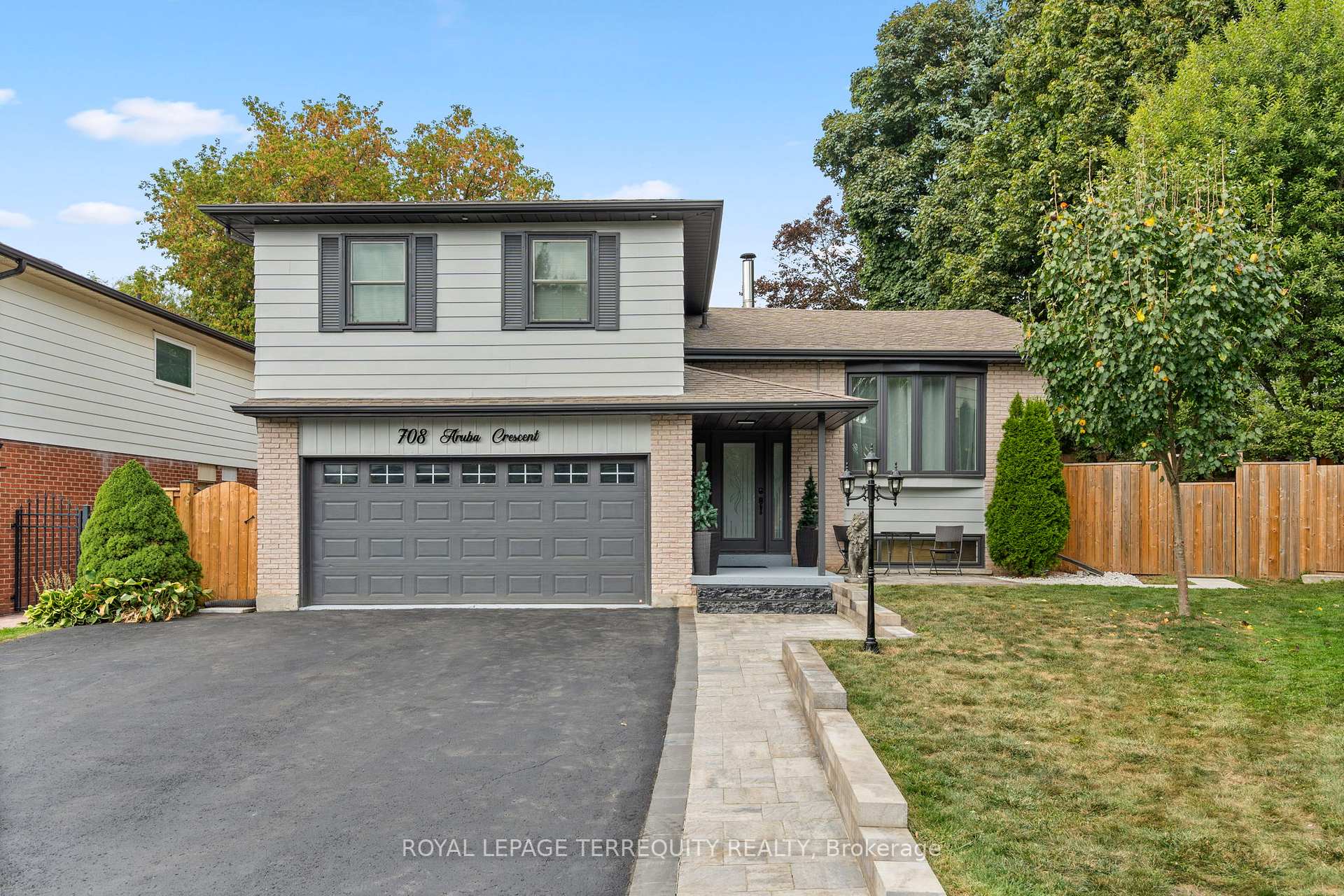Photo 4 of 708 Aruba Crescent, Oshawa, Northglen — HOMEH