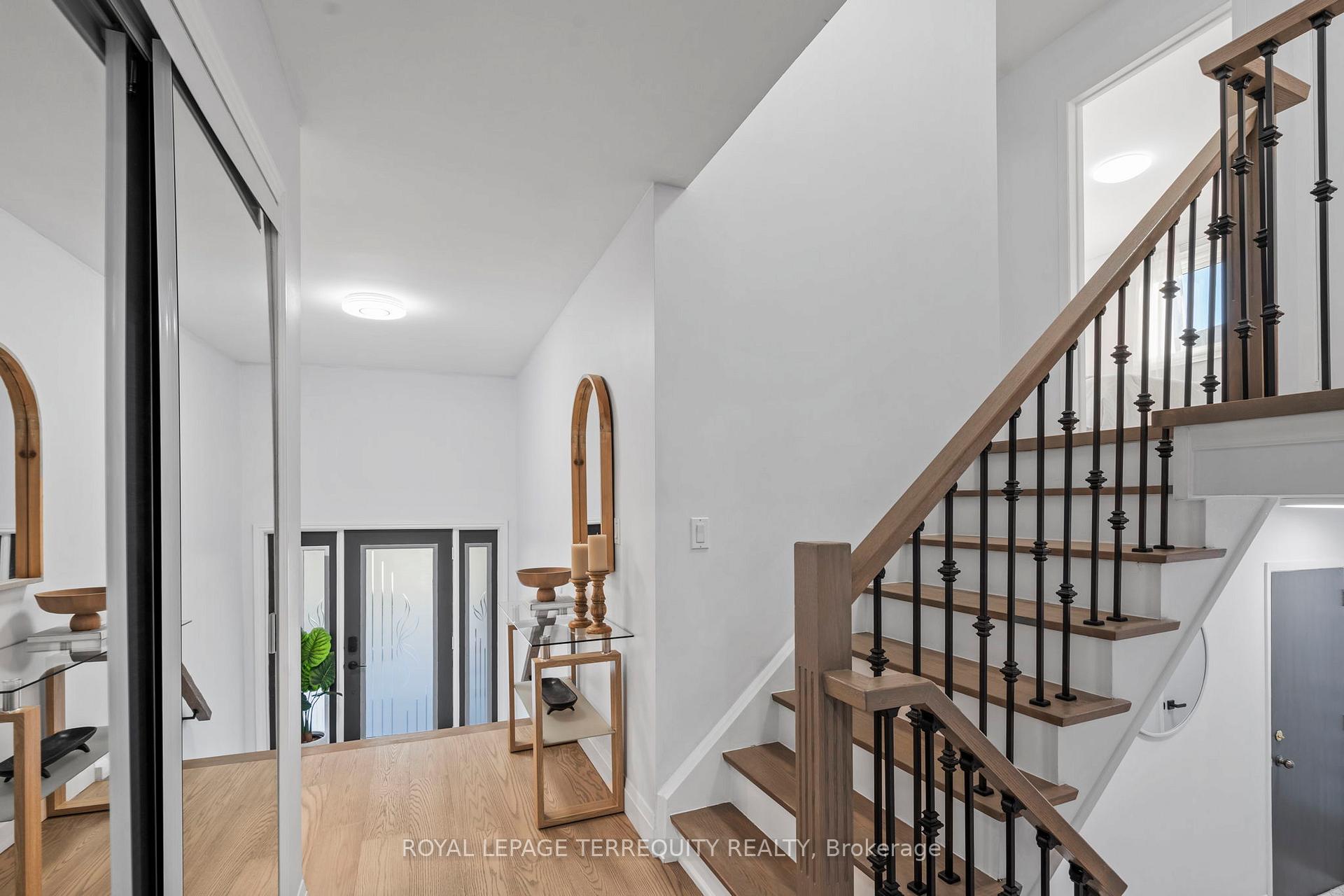 Photo 7 of 708 Aruba Crescent, Oshawa, Northglen — HOMEH