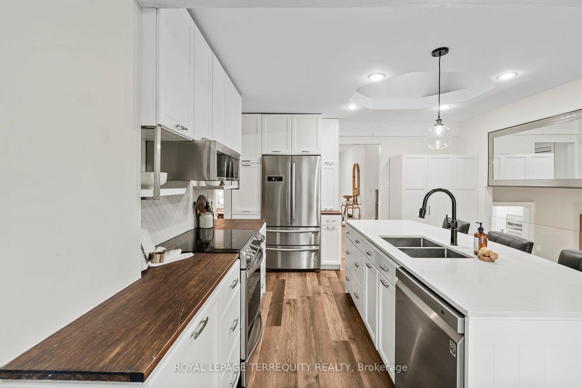 Photo 8 of 708 Aruba Crescent, Oshawa, Northglen — HOMEH