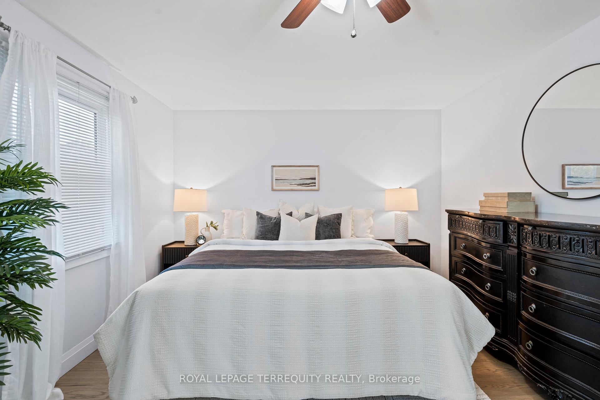 Photo 25 of 708 Aruba Crescent, Oshawa, Northglen — HOMEH