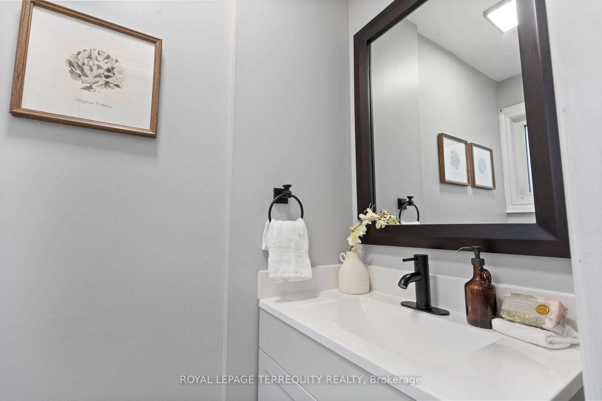 Photo 31 of 708 Aruba Crescent, Oshawa, Northglen — HOMEH