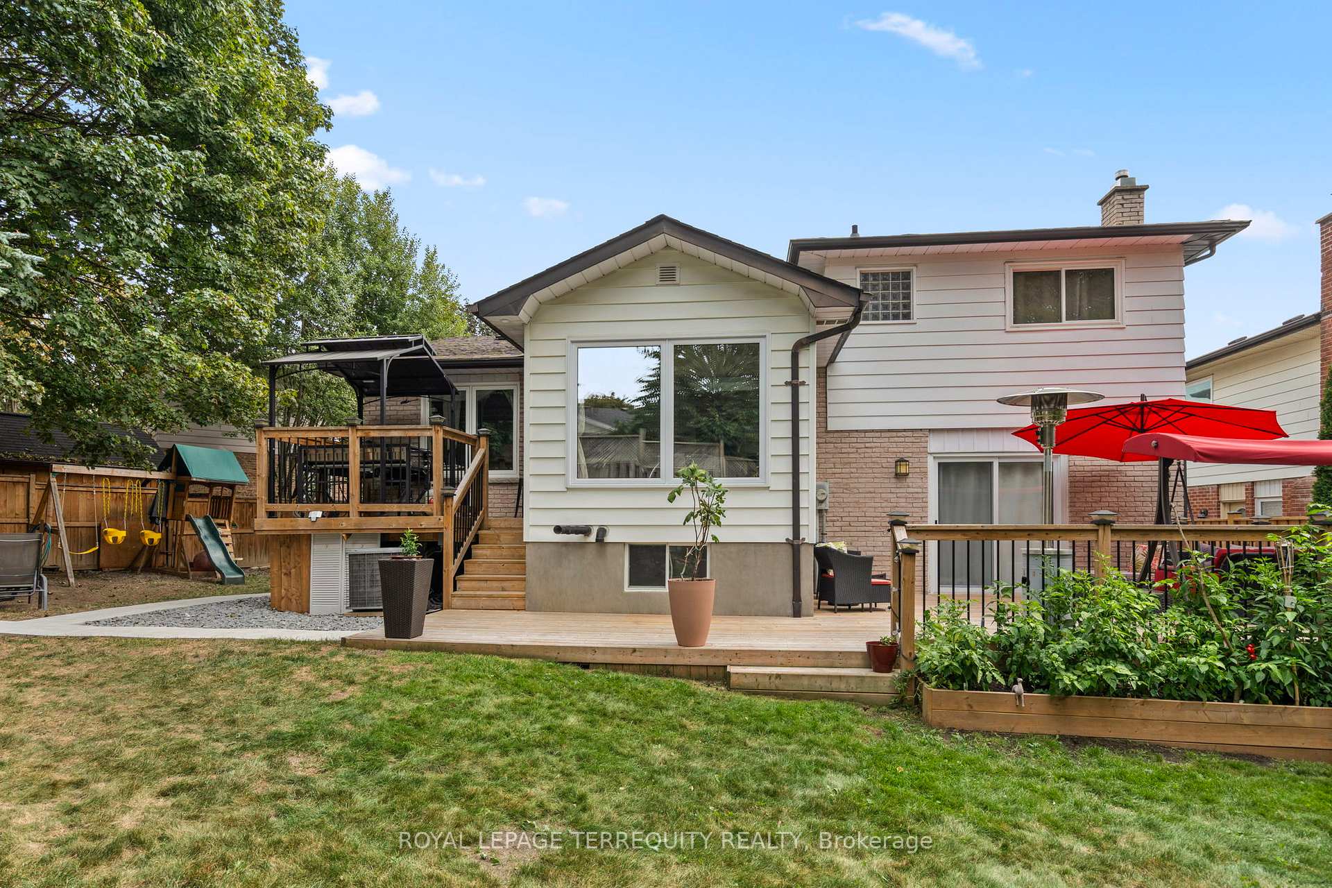 Photo 47 of 708 Aruba Crescent, Oshawa, Northglen — HOMEH