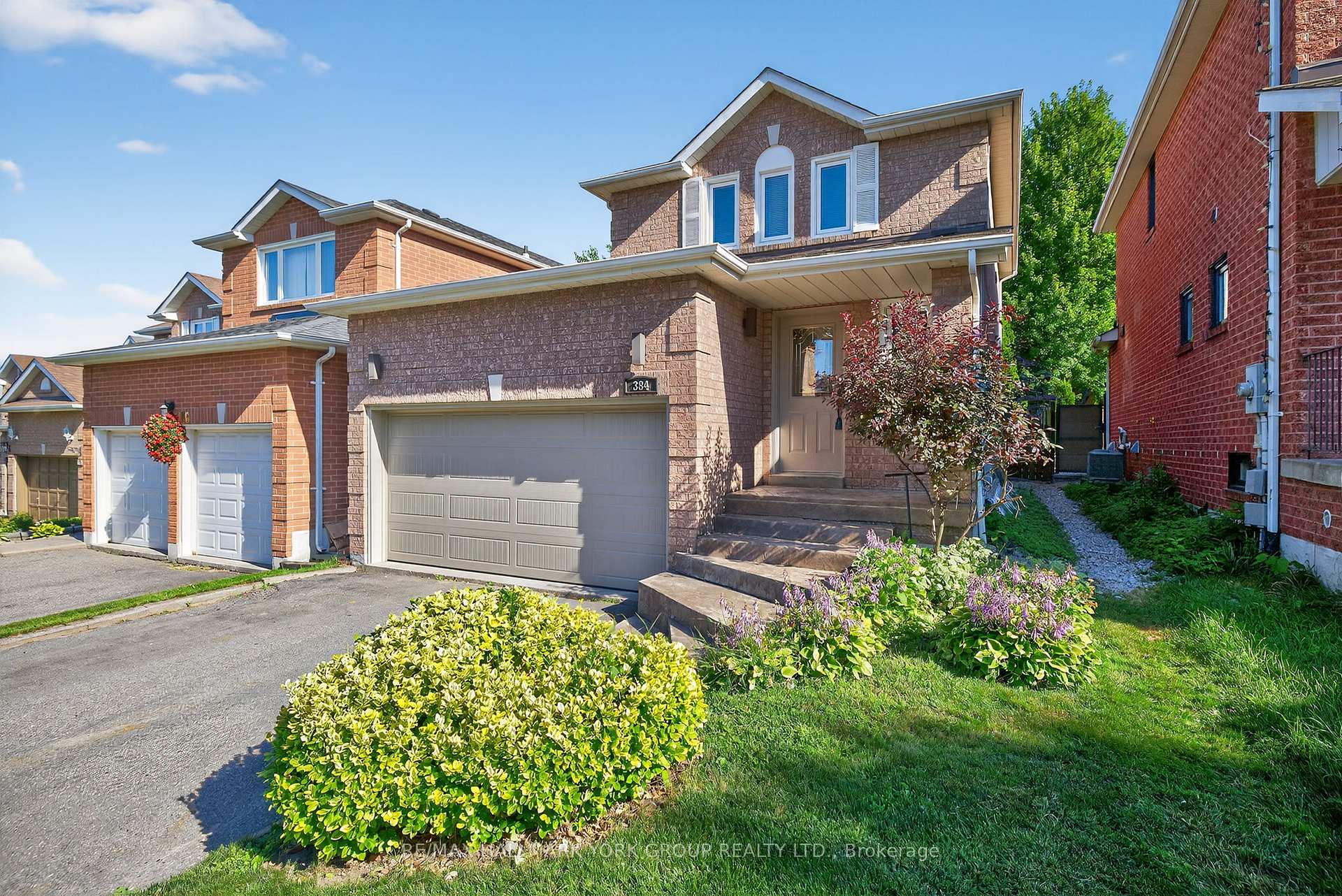 Photo 2 of 384 Rushbrook Drive, Newmarket, Summerhill Estates — HOMEH
