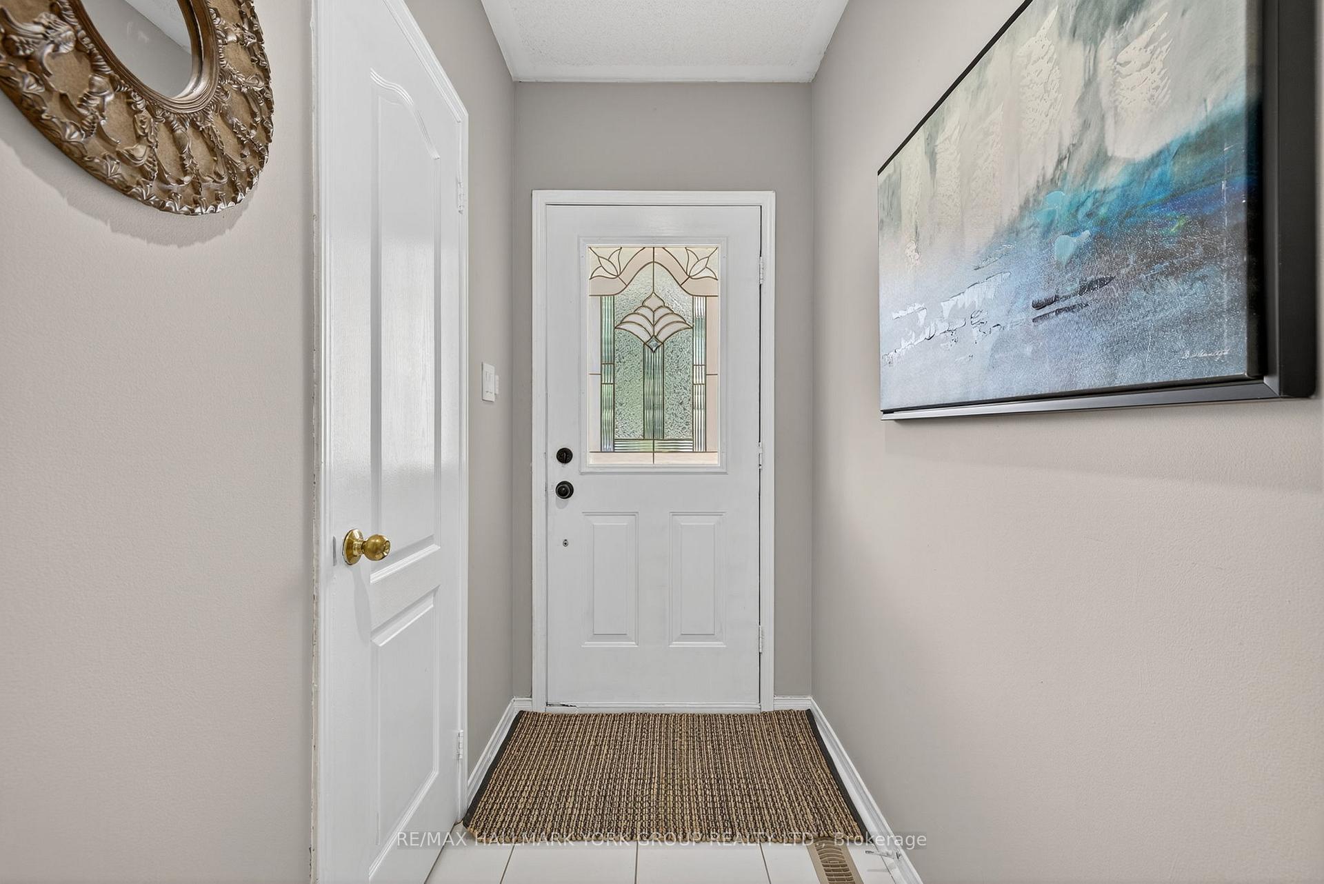 Photo 3 of 384 Rushbrook Drive, Newmarket, Summerhill Estates — HOMEH