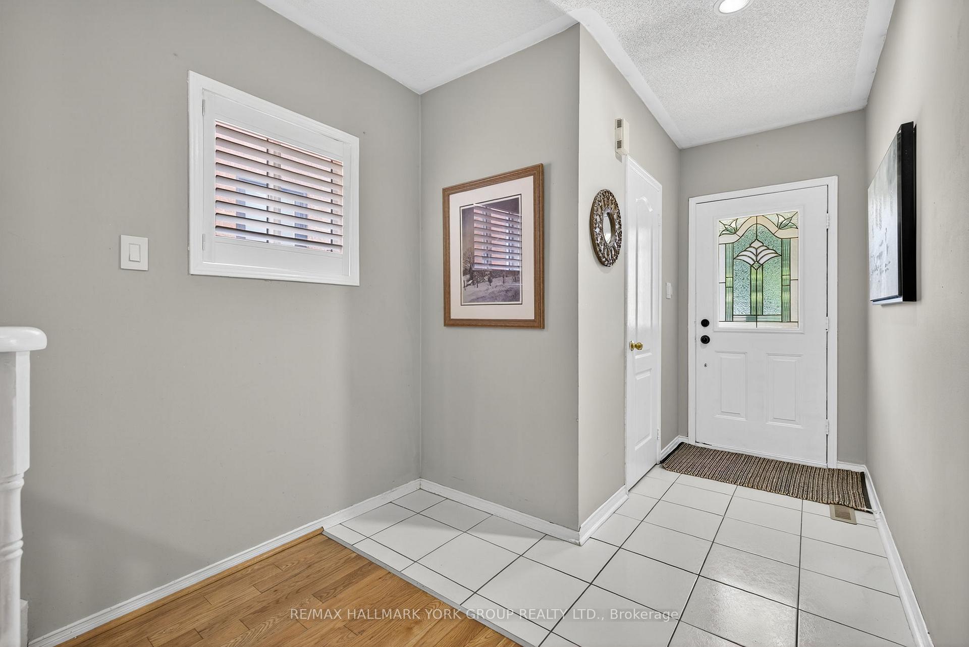Photo 4 of 384 Rushbrook Drive, Newmarket, Summerhill Estates — HOMEH
