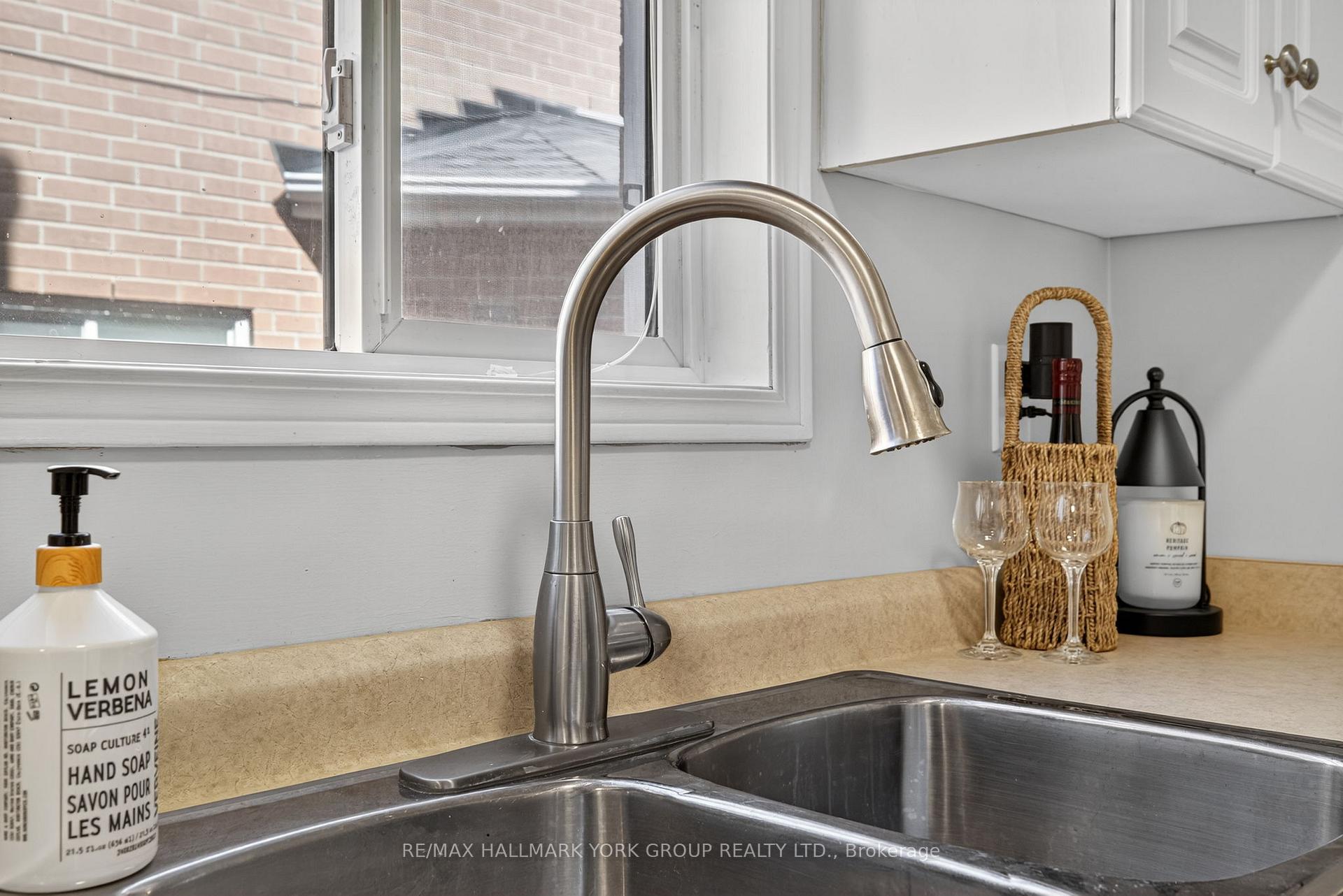 Photo 19 of 384 Rushbrook Drive, Newmarket, Summerhill Estates — HOMEH