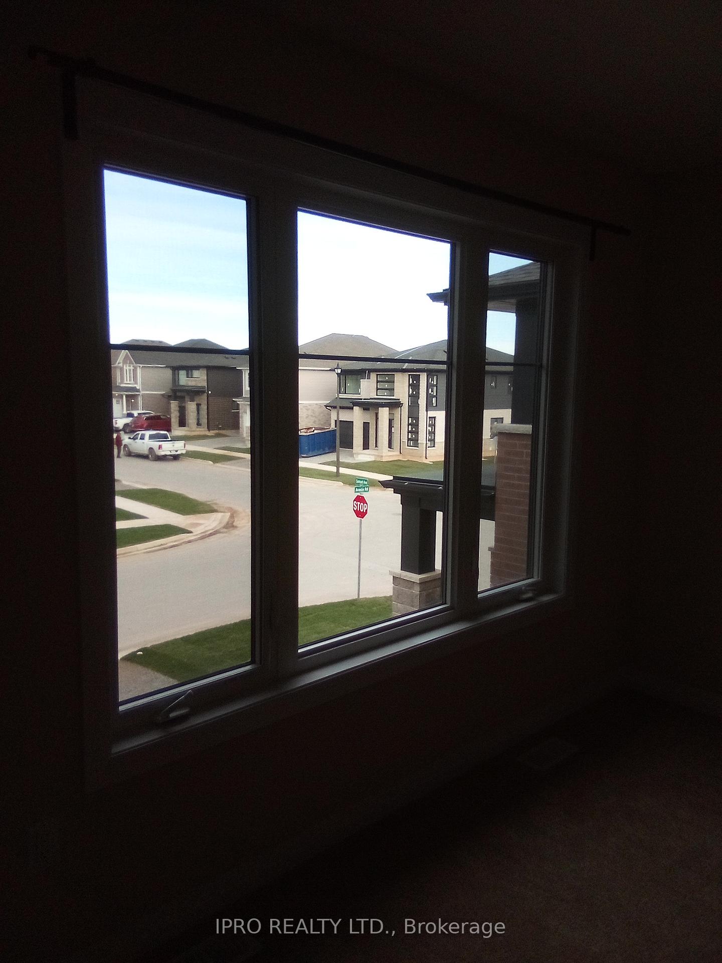 Photo 5 of 116 Acacia Road, Pelham, Fonthill — HOMEH