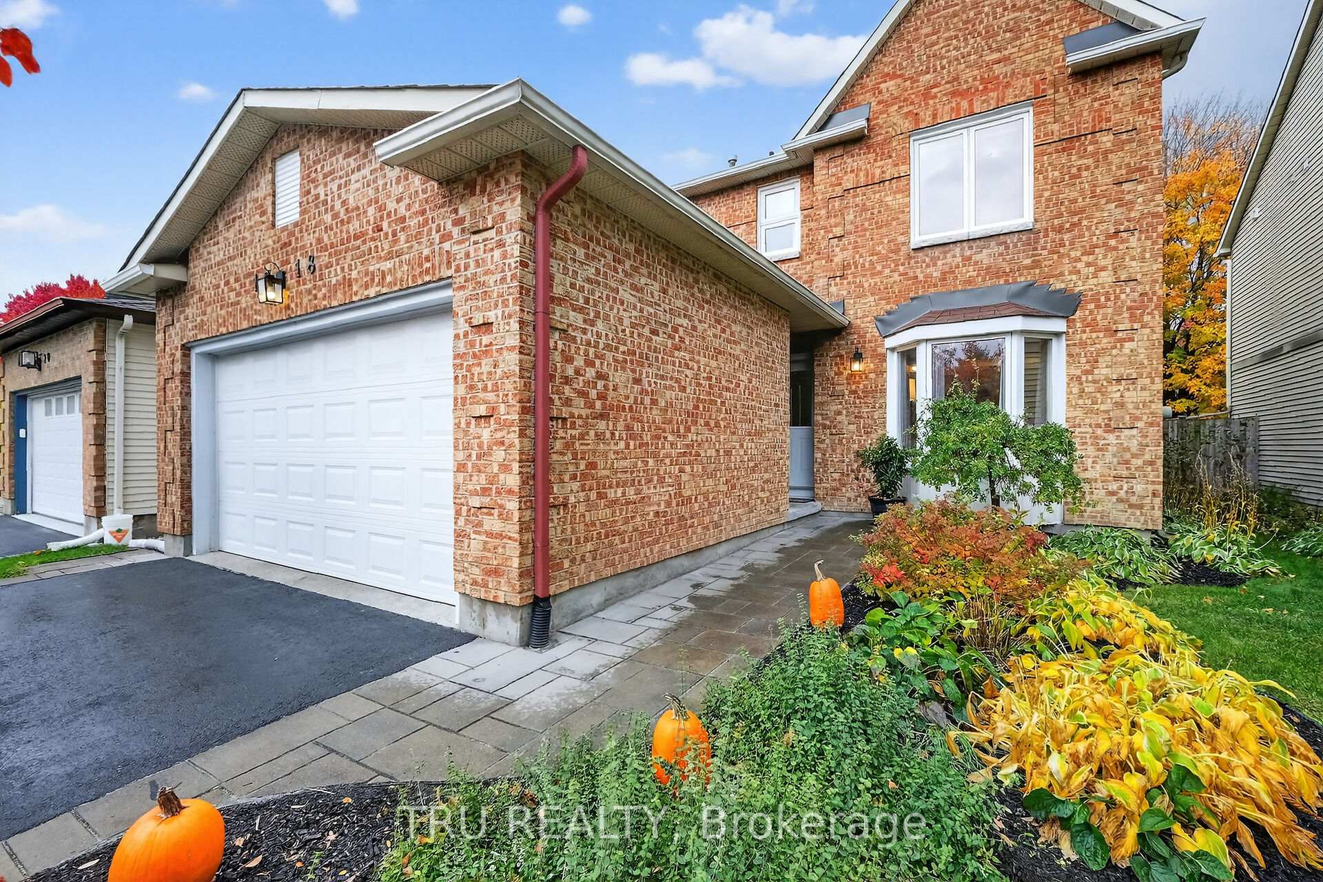 Photo 1 of 1518 Kamouraska Circle, Ottawa, Chateauneuf — HOMEH