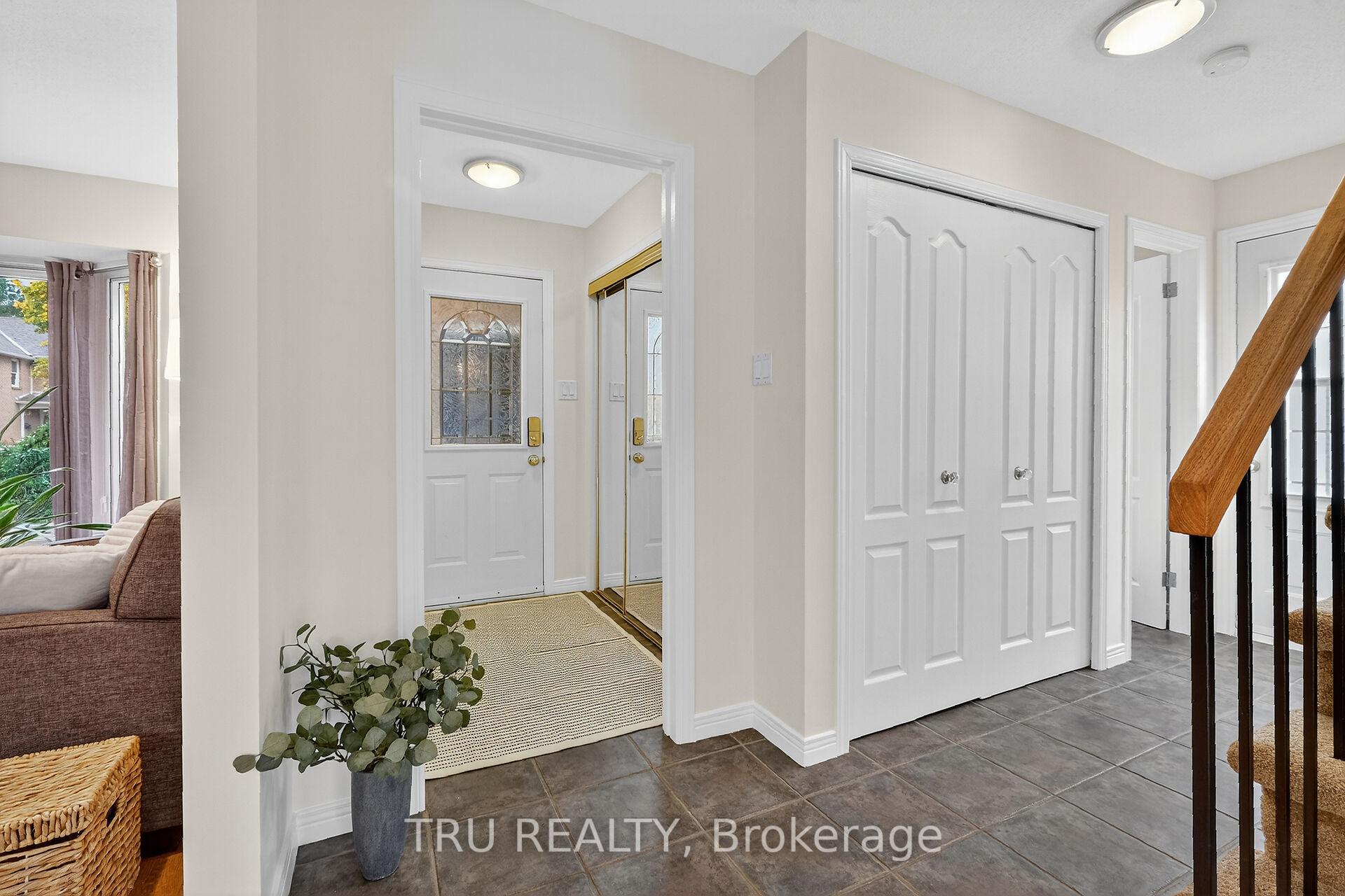 Photo 3 of 1518 Kamouraska Circle, Ottawa, Chateauneuf — HOMEH
