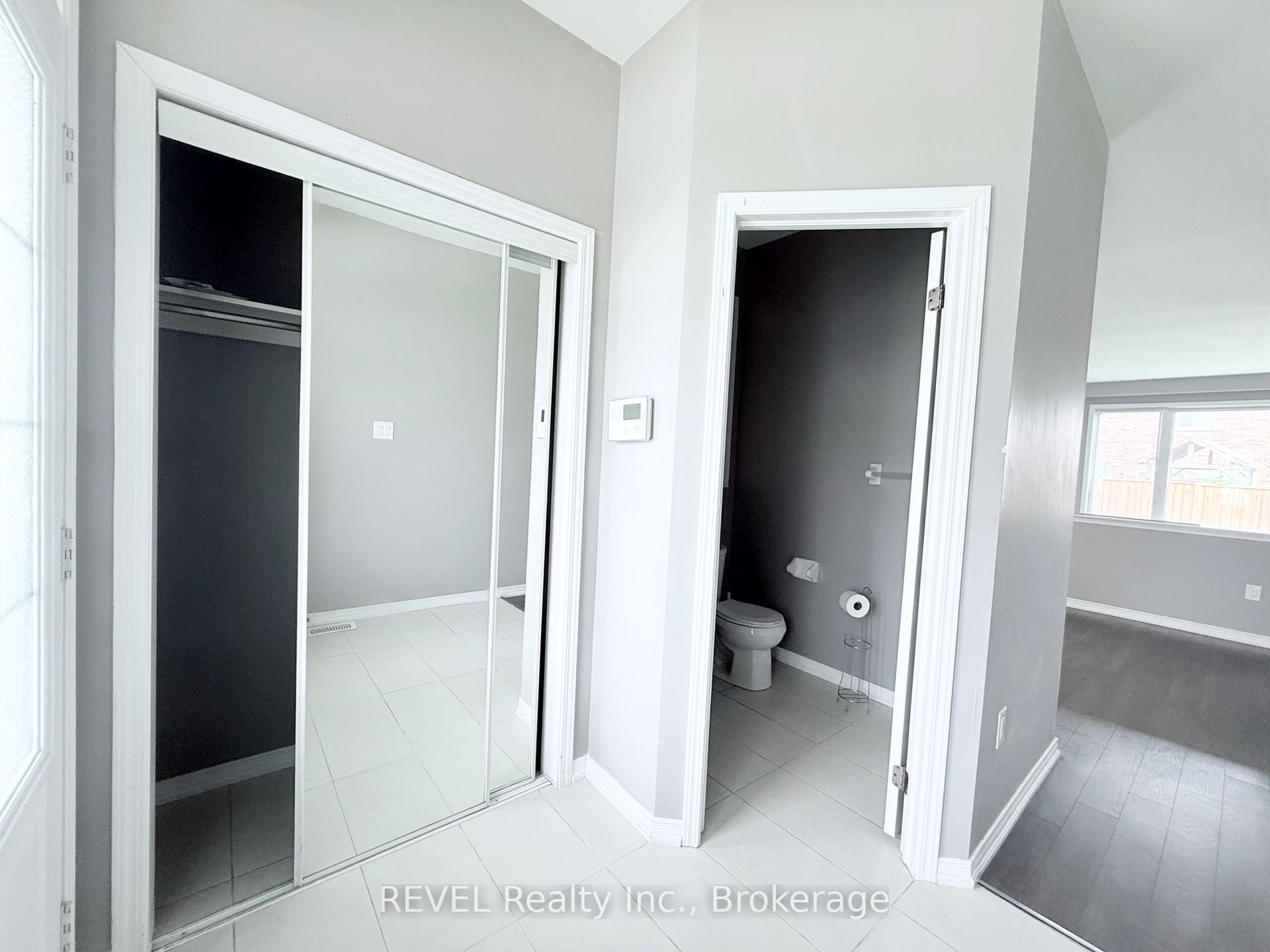 Photo 4 of 8394 Elderberry Drive, Niagara Falls, Brown — HOMEH