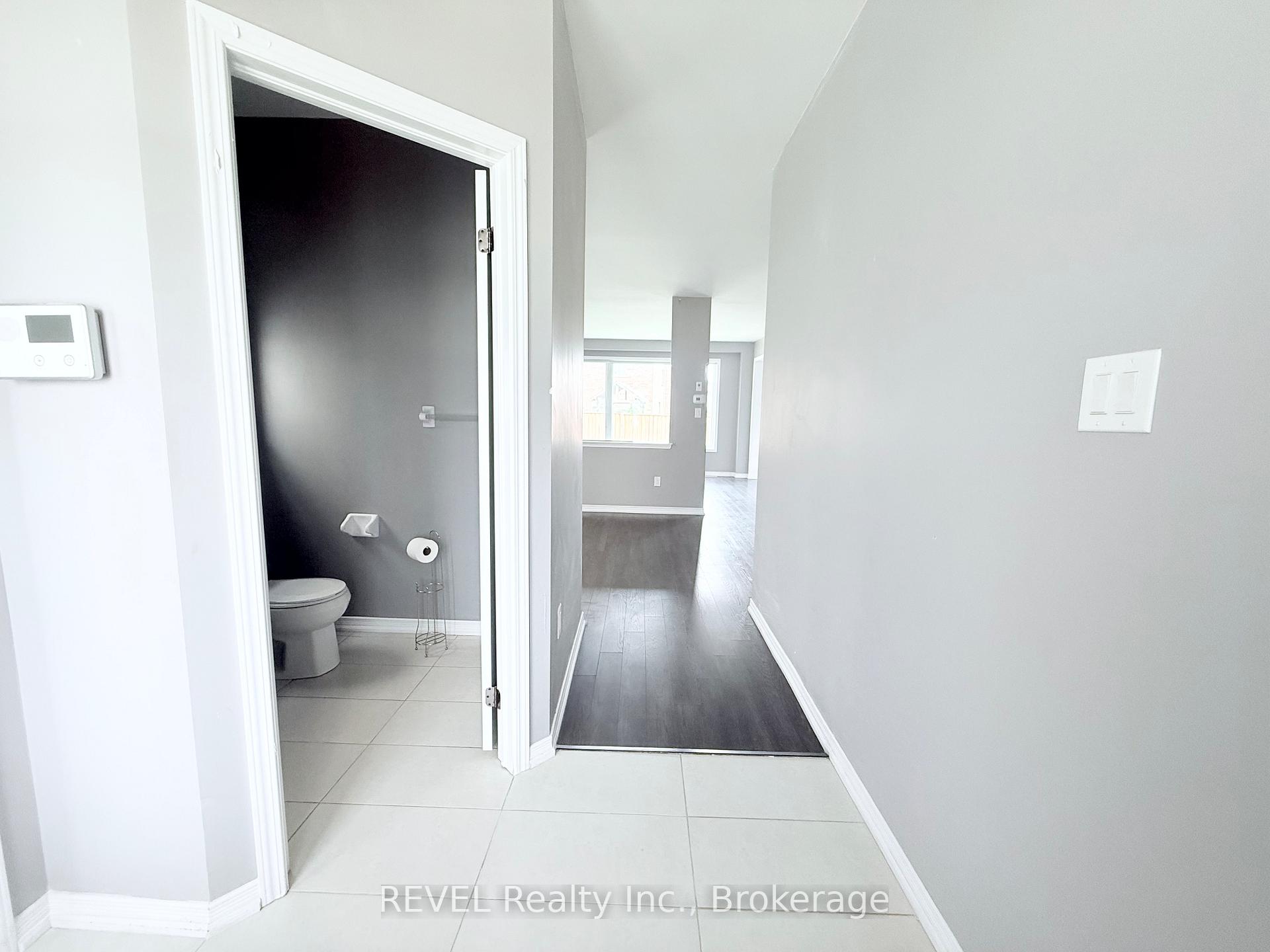 Photo 5 of 8394 Elderberry Drive, Niagara Falls, Brown — HOMEH