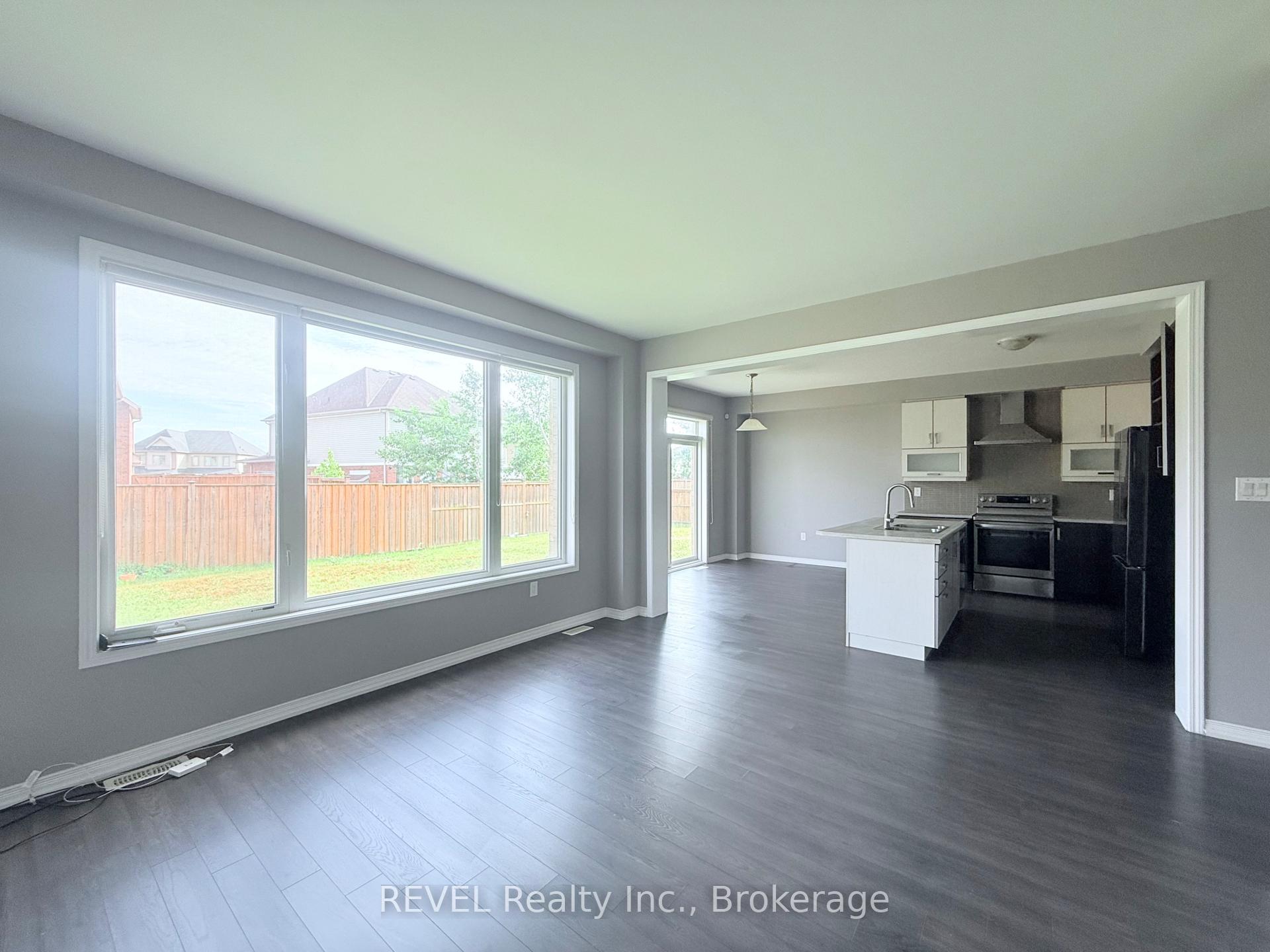 Photo 10 of 8394 Elderberry Drive, Niagara Falls, Brown — HOMEH