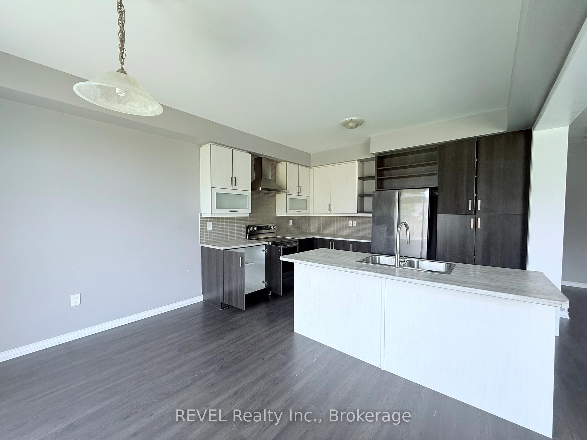 Photo 12 of 8394 Elderberry Drive, Niagara Falls, Brown — HOMEH
