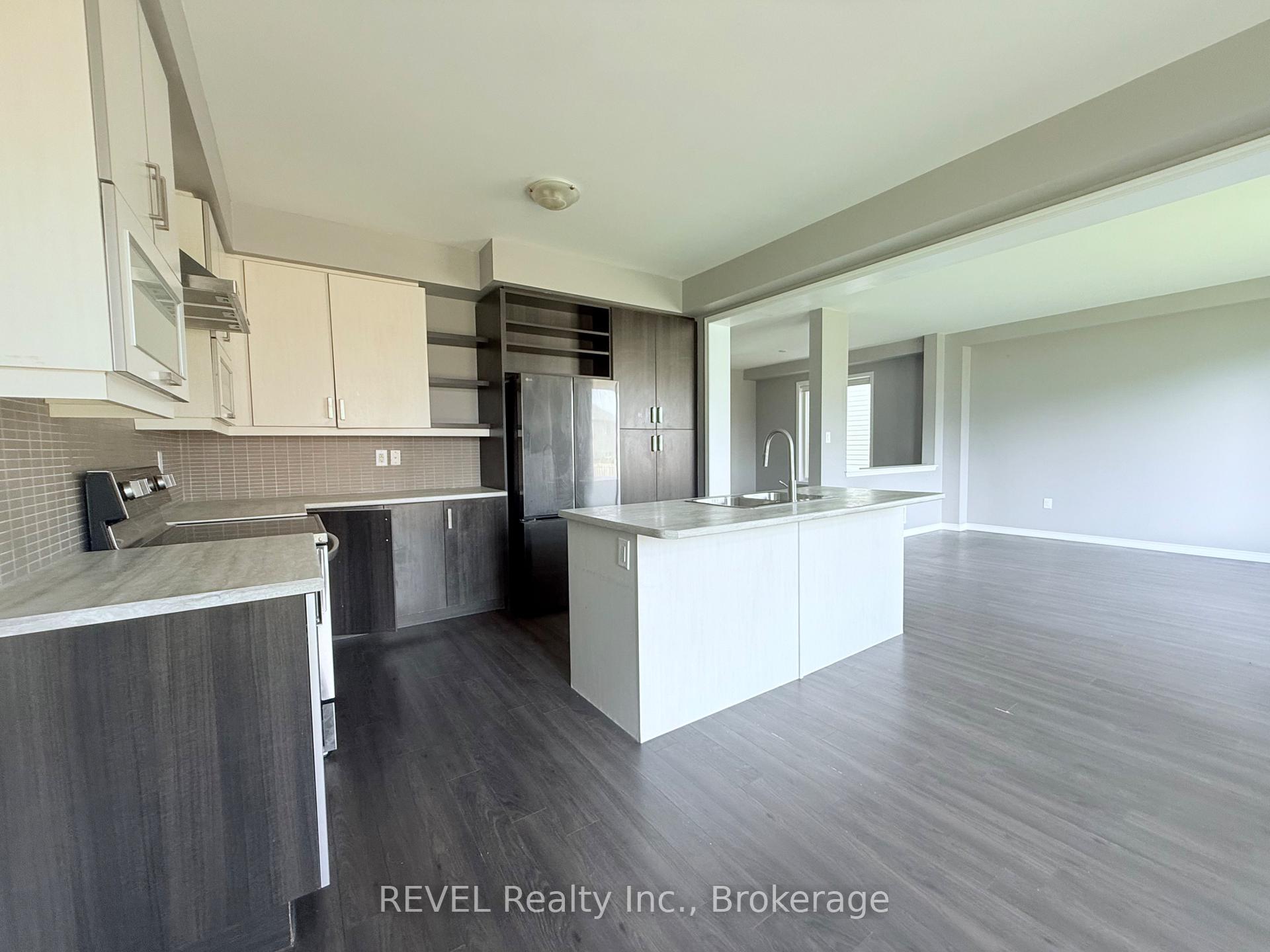 Photo 13 of 8394 Elderberry Drive, Niagara Falls, Brown — HOMEH