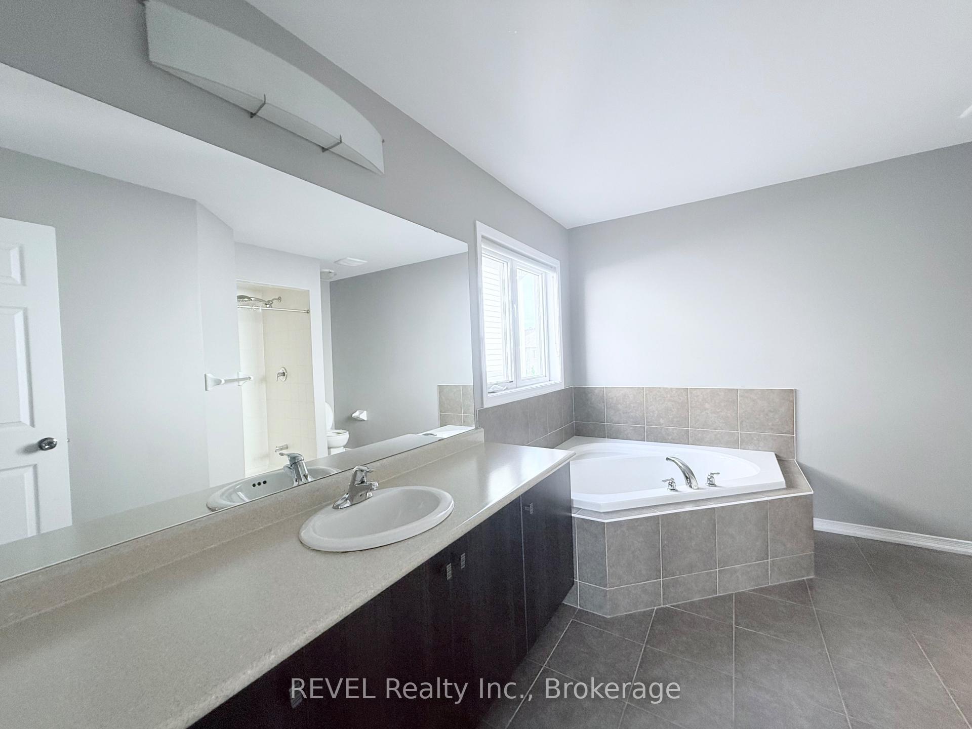 Photo 18 of 8394 Elderberry Drive, Niagara Falls, Brown — HOMEH