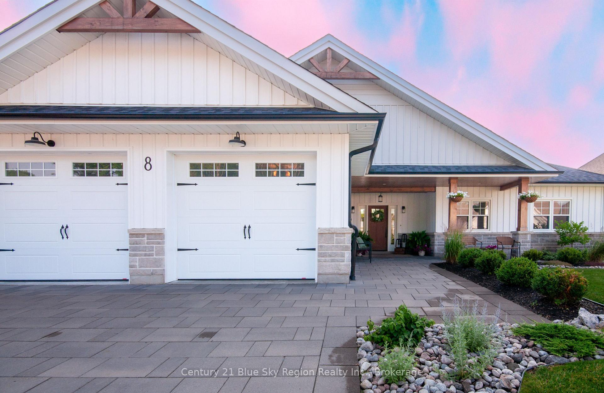 Photo 3 of 8 Chateau Ridge, North Bay, Airport — HOMEH
