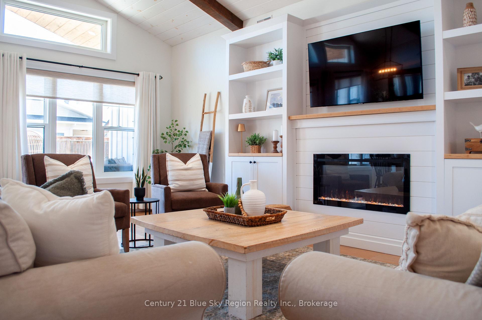 Photo 12 of 8 Chateau Ridge, North Bay, Airport — HOMEH
