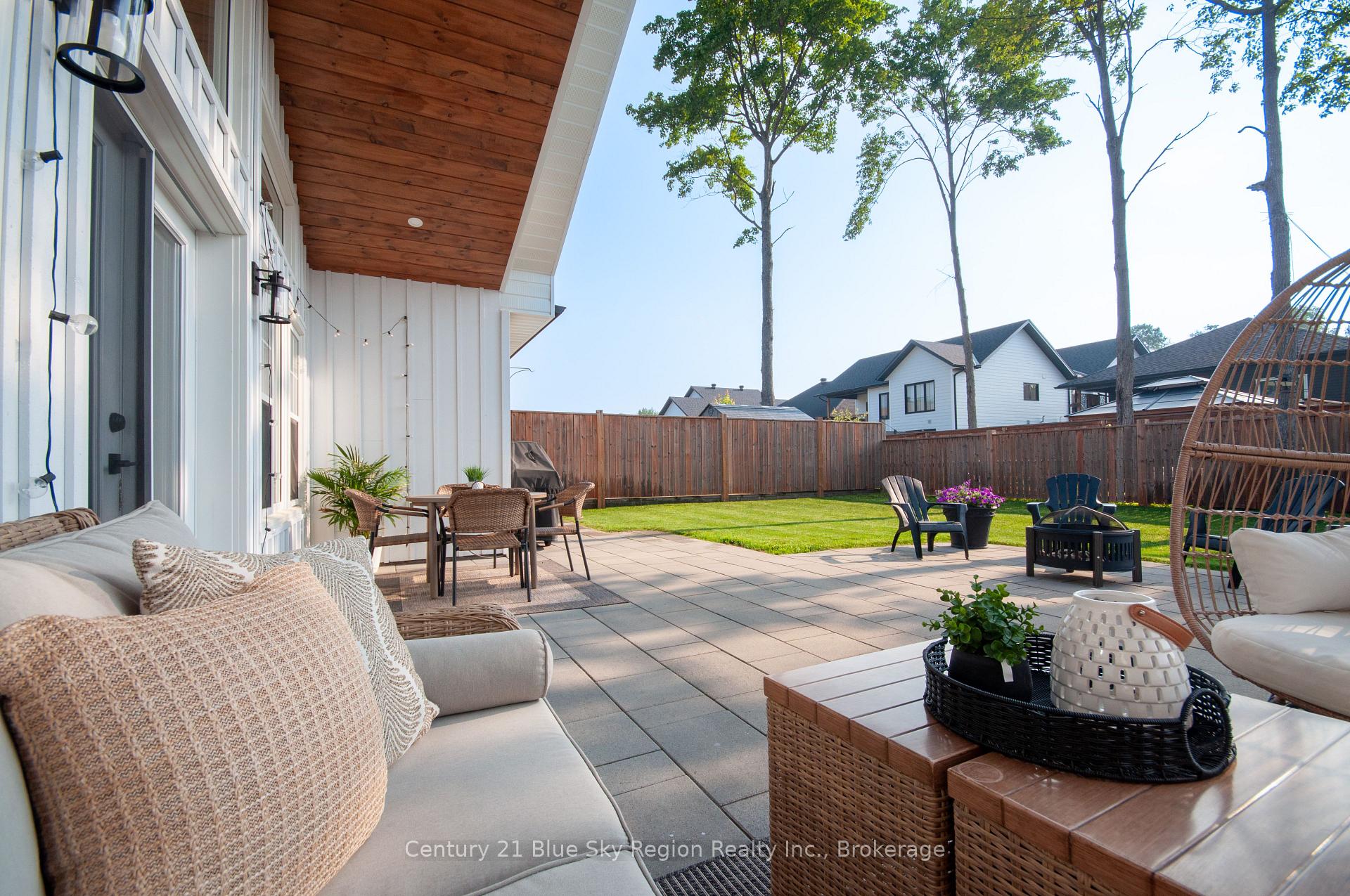 Photo 44 of 8 Chateau Ridge, North Bay, Airport — HOMEH