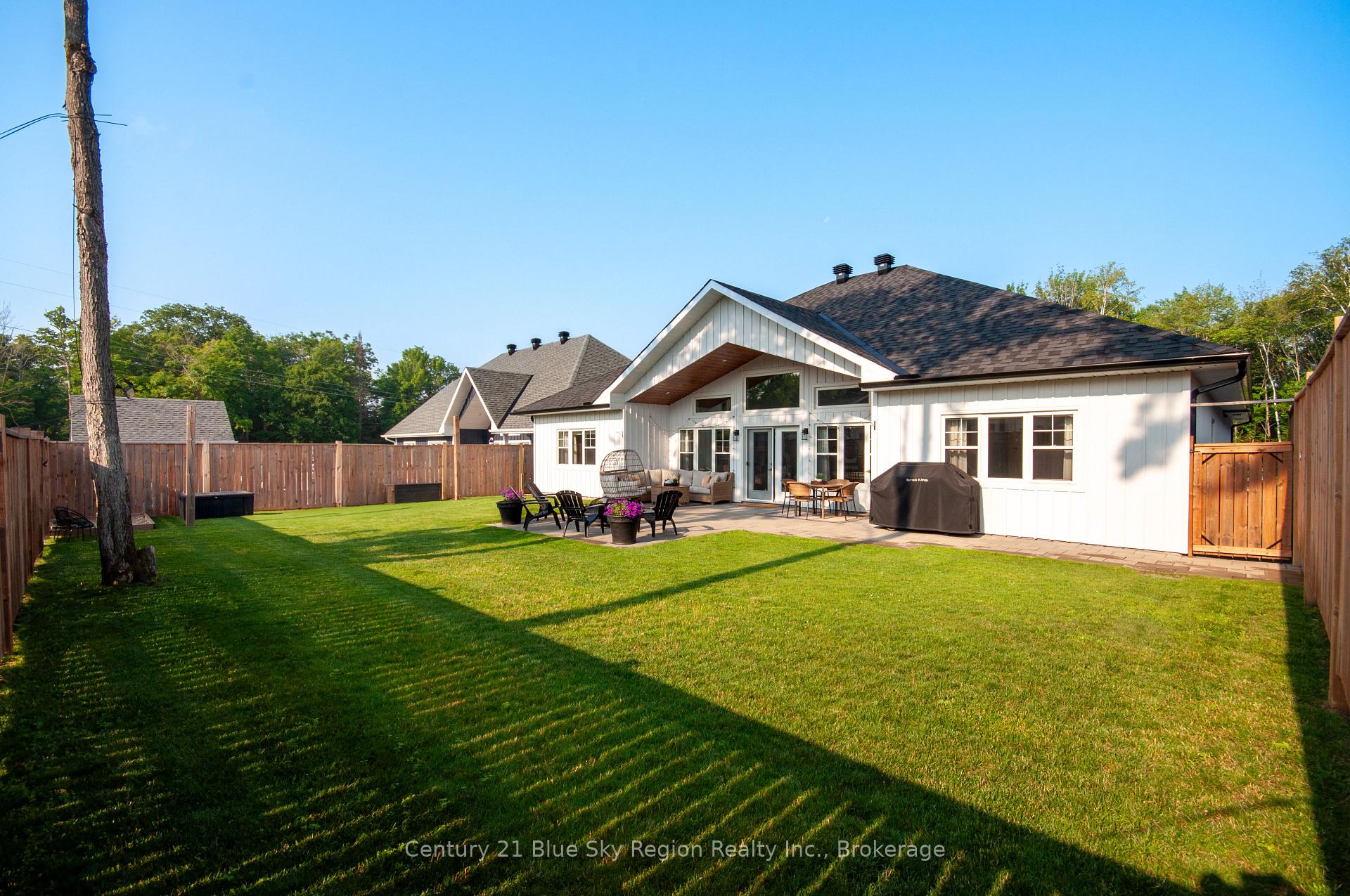 Photo 48 of 8 Chateau Ridge, North Bay, Airport — HOMEH