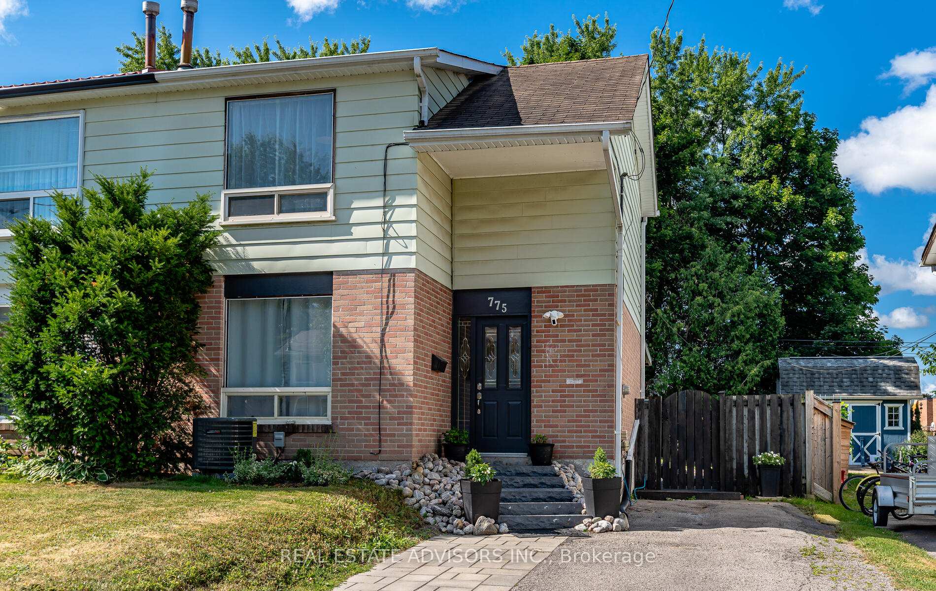 Photo 1 of 775 Sunnypoint Drive, Newmarket, Huron Heights-Leslie Valley — HOMEH