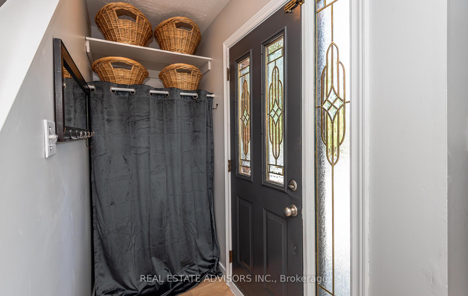 Photo 3 of 775 Sunnypoint Drive, Newmarket, Huron Heights-Leslie Valley — HOMEH