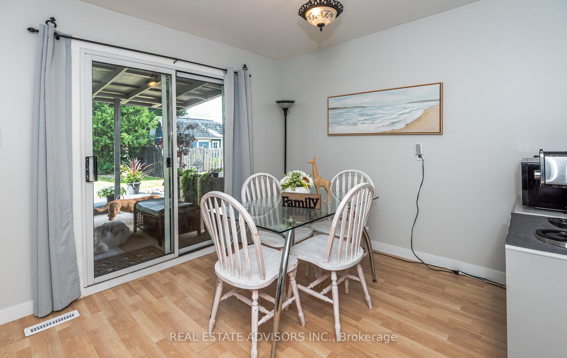 Photo 4 of 775 Sunnypoint Drive, Newmarket, Huron Heights-Leslie Valley — HOMEH