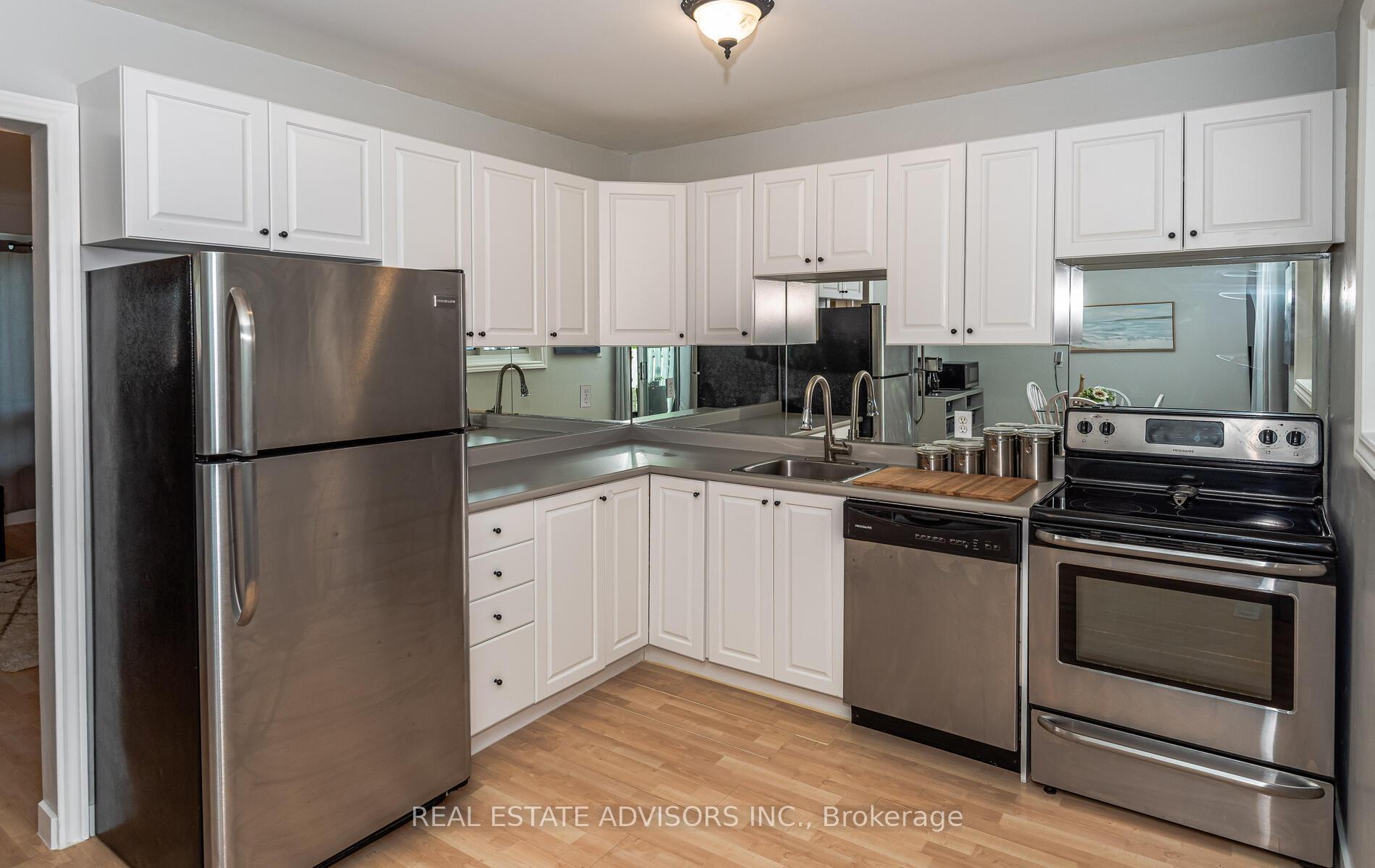 Photo 6 of 775 Sunnypoint Drive, Newmarket, Huron Heights-Leslie Valley — HOMEH