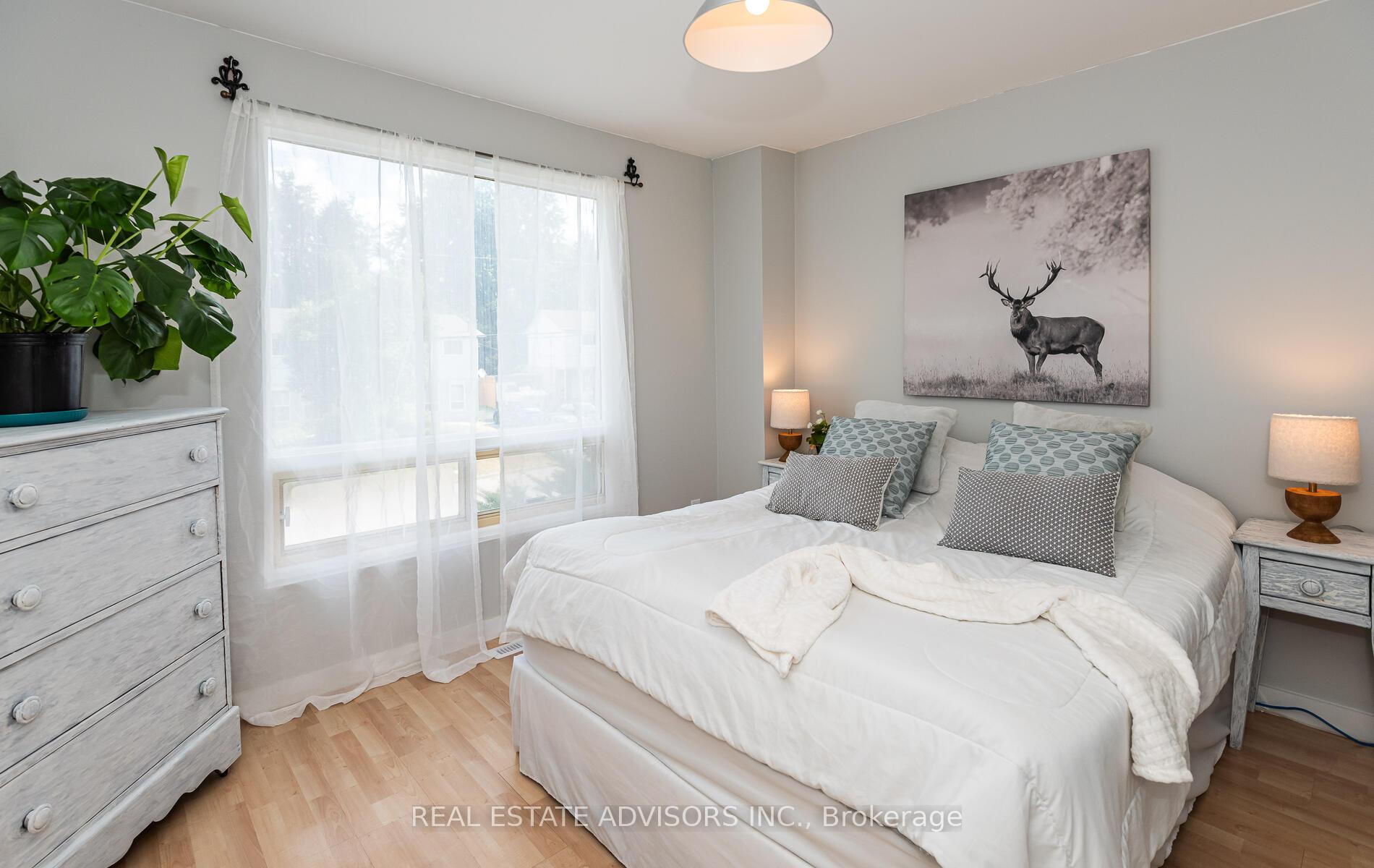 Photo 7 of 775 Sunnypoint Drive, Newmarket, Huron Heights-Leslie Valley — HOMEH