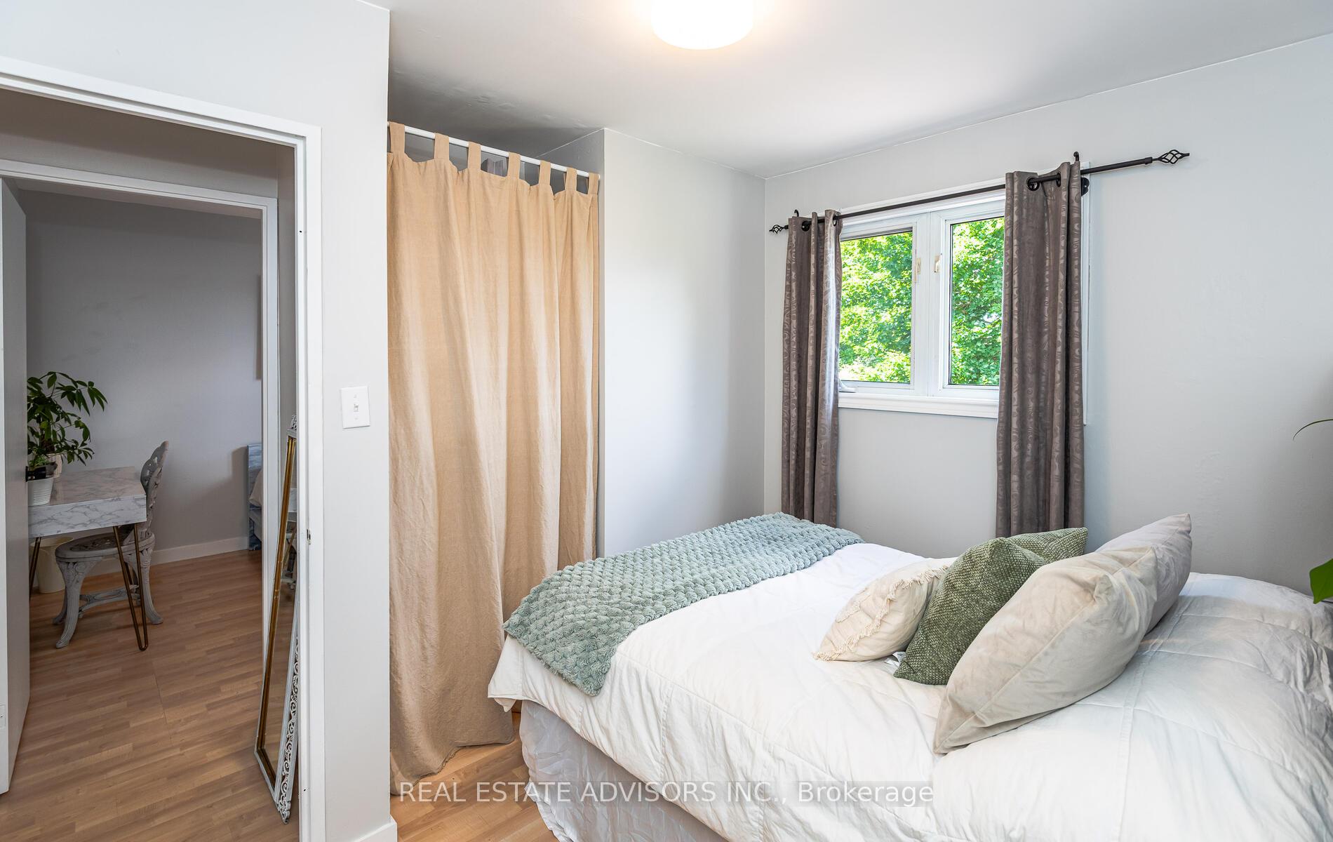Photo 10 of 775 Sunnypoint Drive, Newmarket, Huron Heights-Leslie Valley — HOMEH