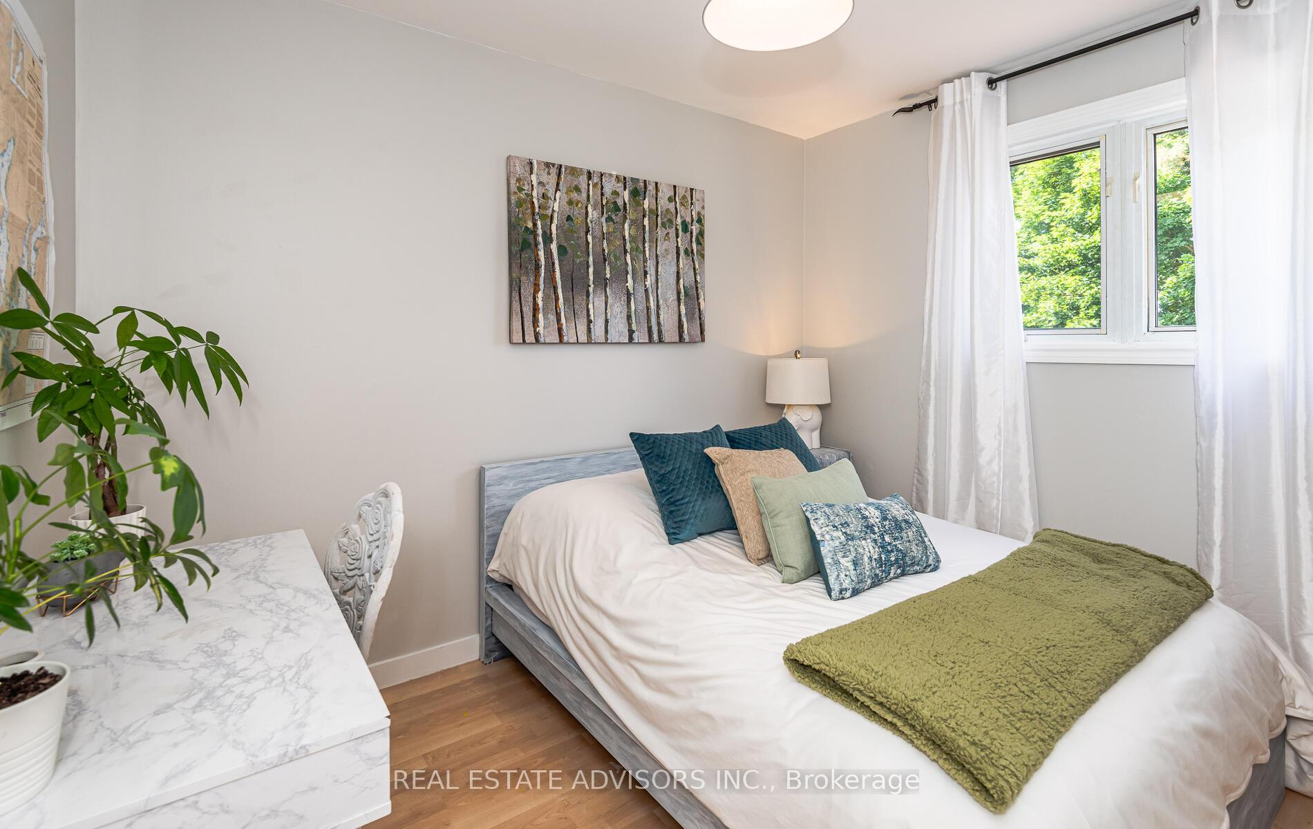 Photo 11 of 775 Sunnypoint Drive, Newmarket, Huron Heights-Leslie Valley — HOMEH