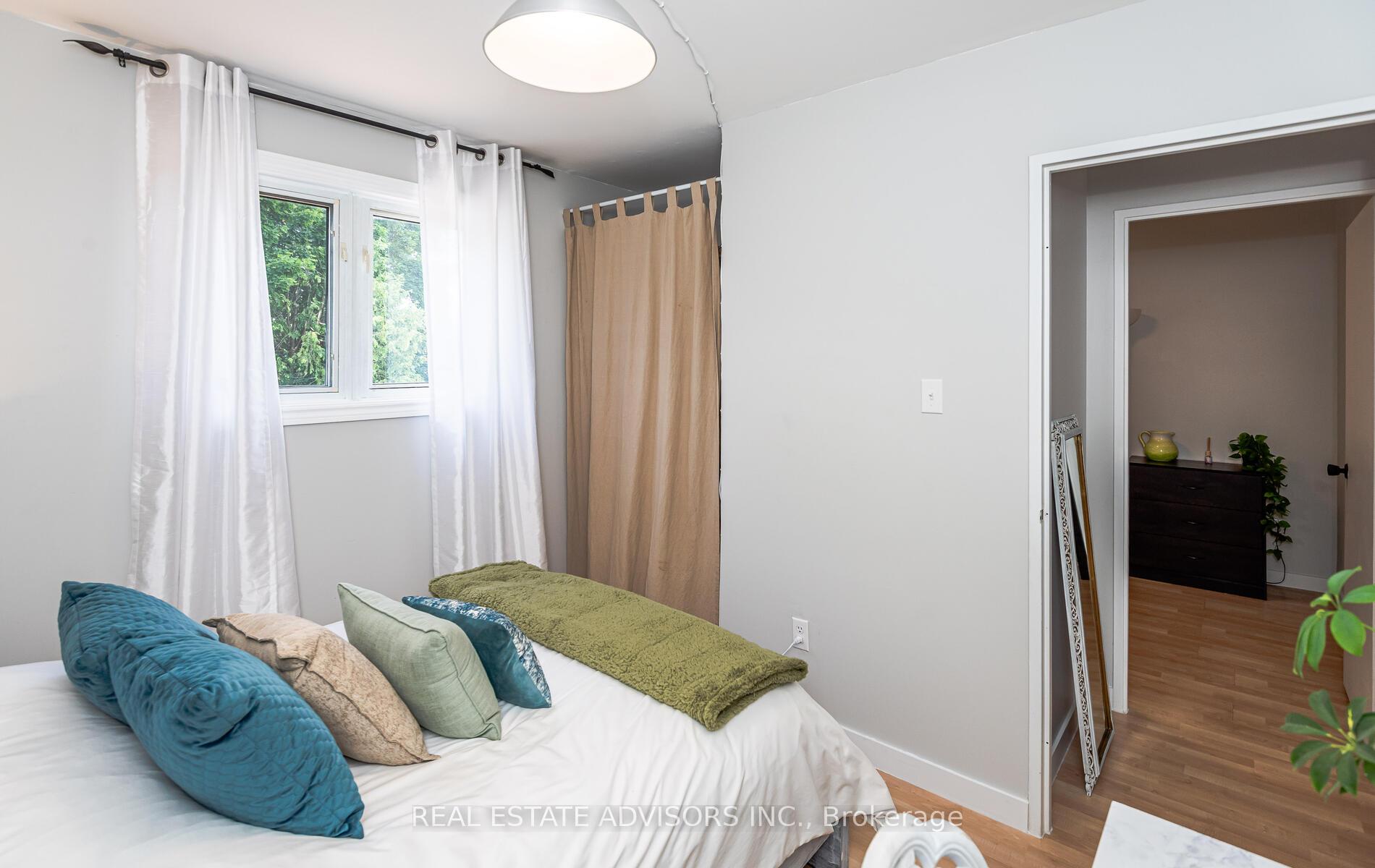 Photo 12 of 775 Sunnypoint Drive, Newmarket, Huron Heights-Leslie Valley — HOMEH