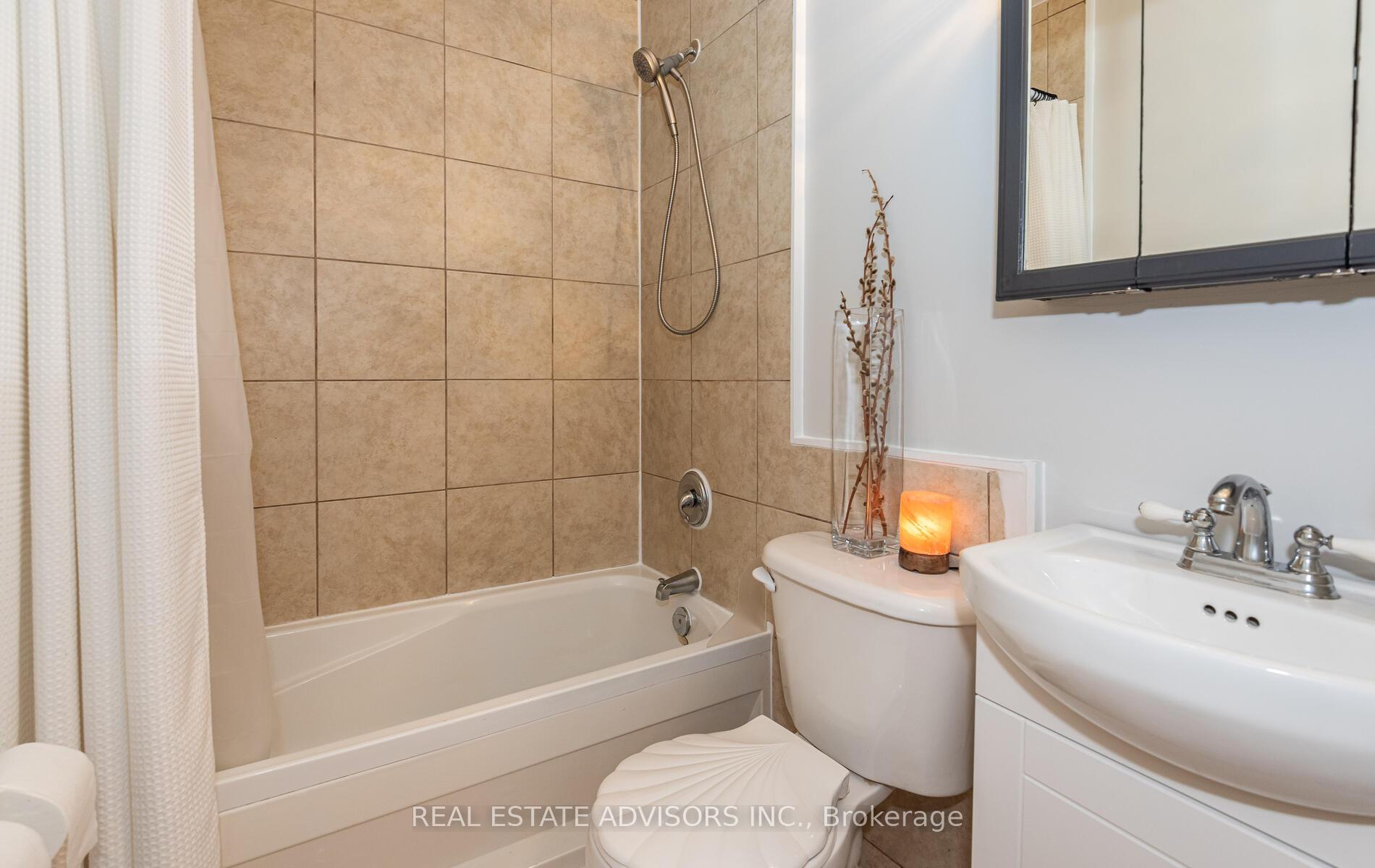 Photo 13 of 775 Sunnypoint Drive, Newmarket, Huron Heights-Leslie Valley — HOMEH