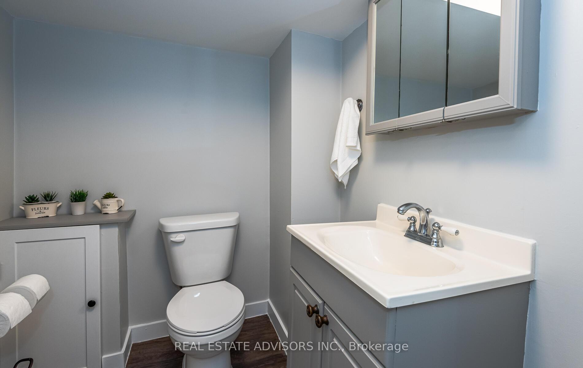 Photo 16 of 775 Sunnypoint Drive, Newmarket, Huron Heights-Leslie Valley — HOMEH