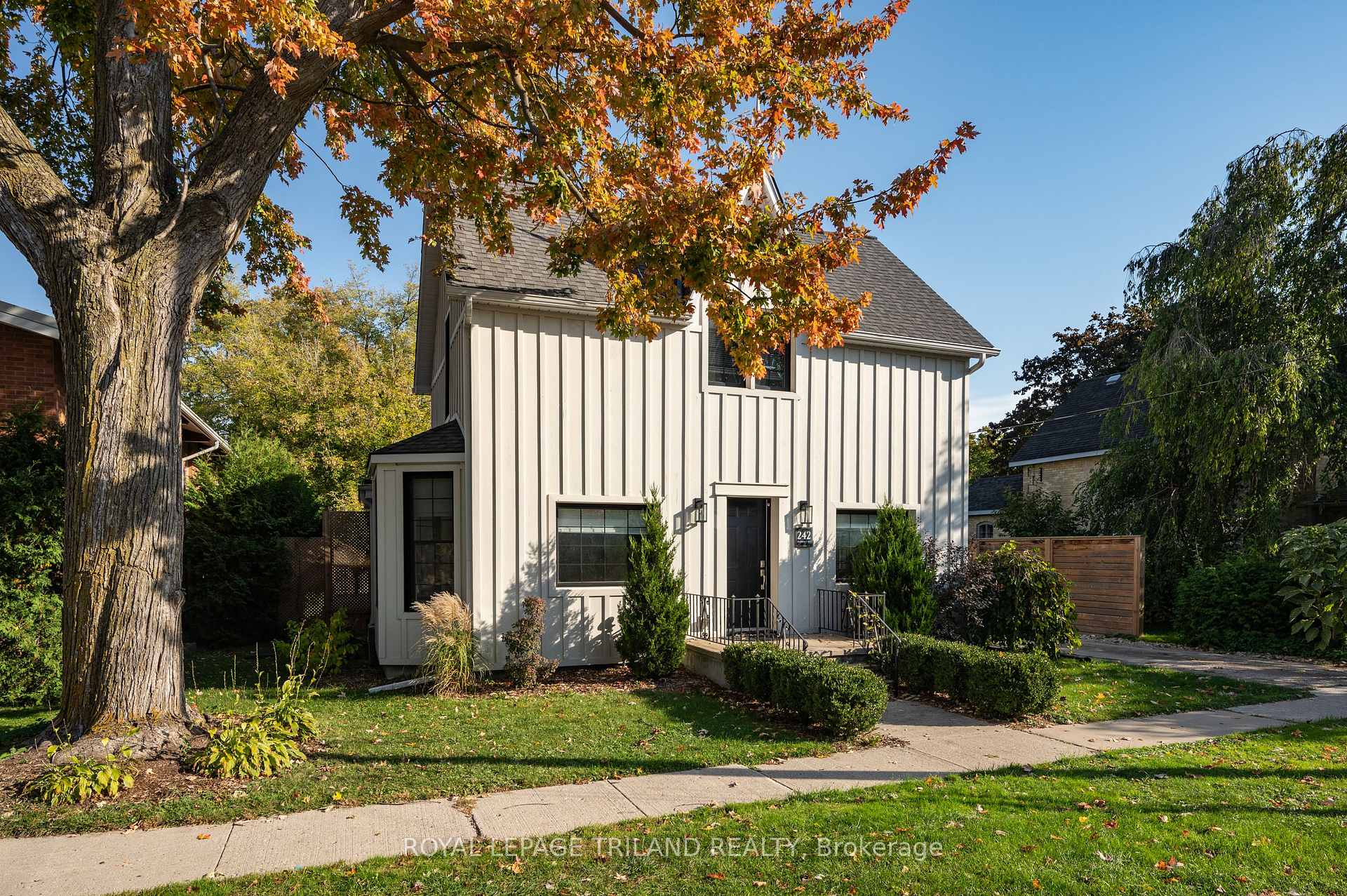 Photo 3 of 242 Hastings Street, North Middlesex, Parkhill — HOMEH