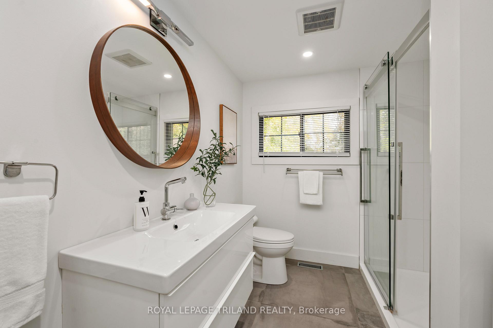 Photo 13 of 242 Hastings Street, North Middlesex, Parkhill — HOMEH