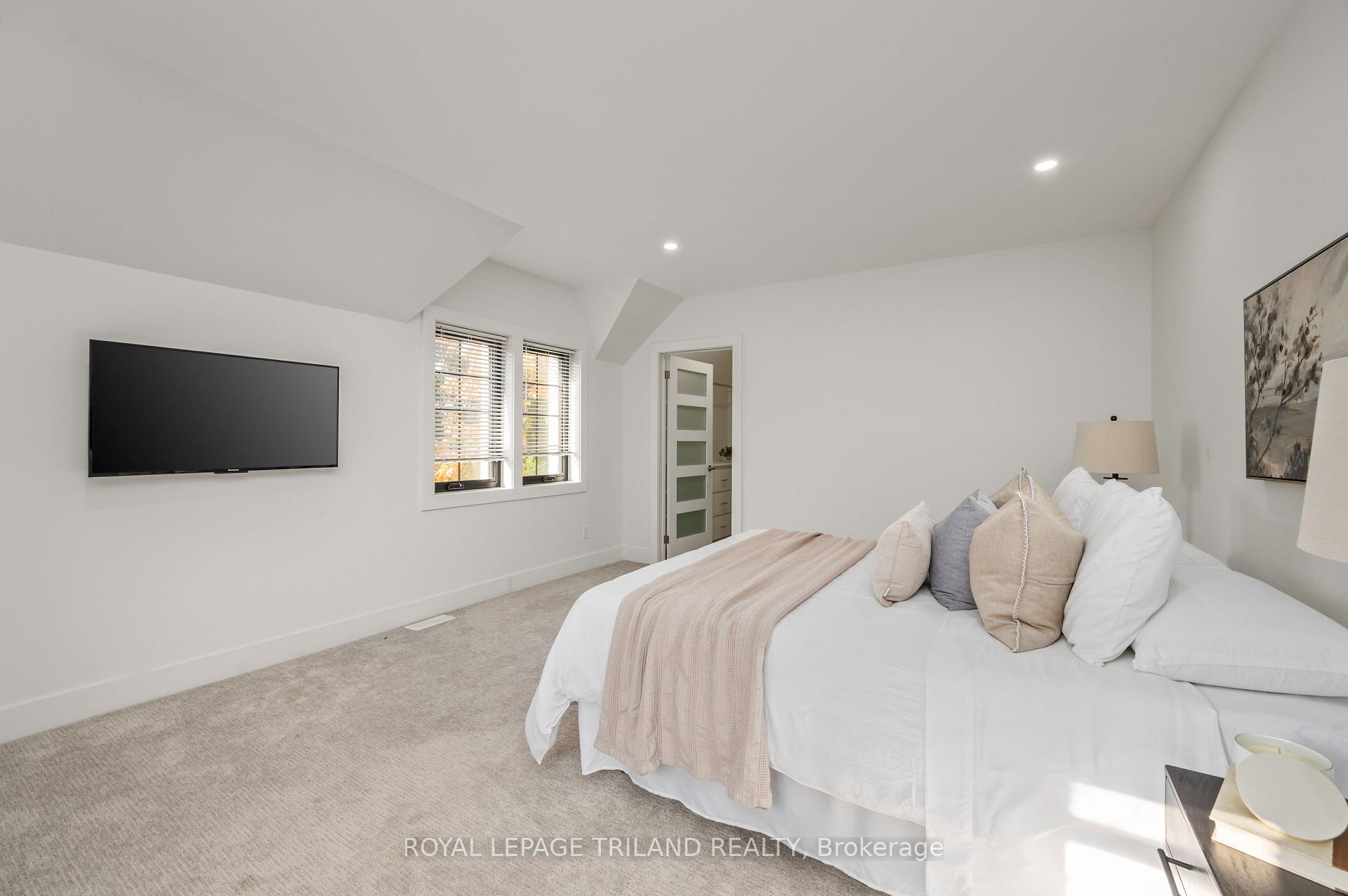 Photo 23 of 242 Hastings Street, North Middlesex, Parkhill — HOMEH