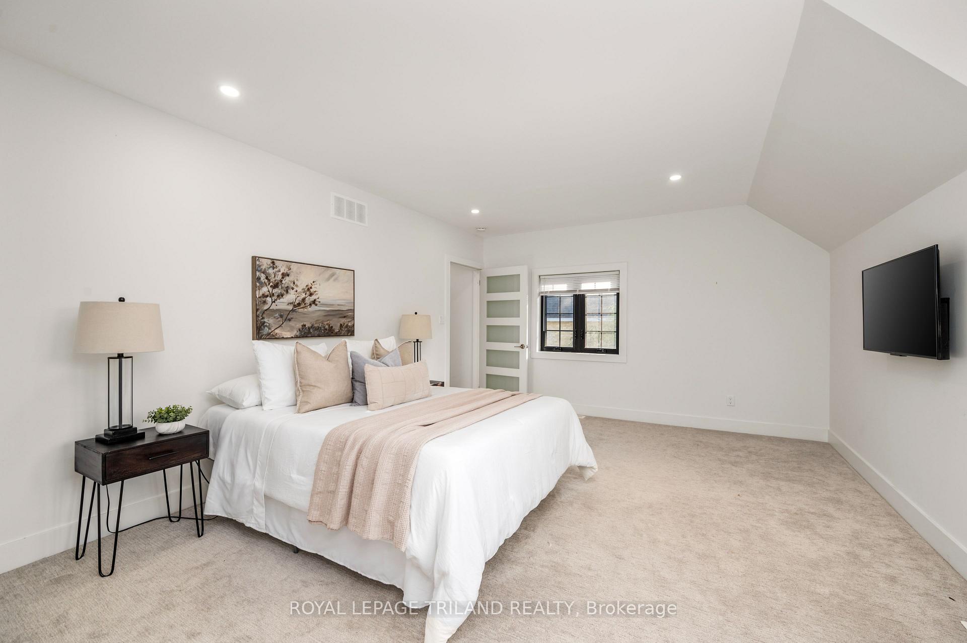 Photo 25 of 242 Hastings Street, North Middlesex, Parkhill — HOMEH